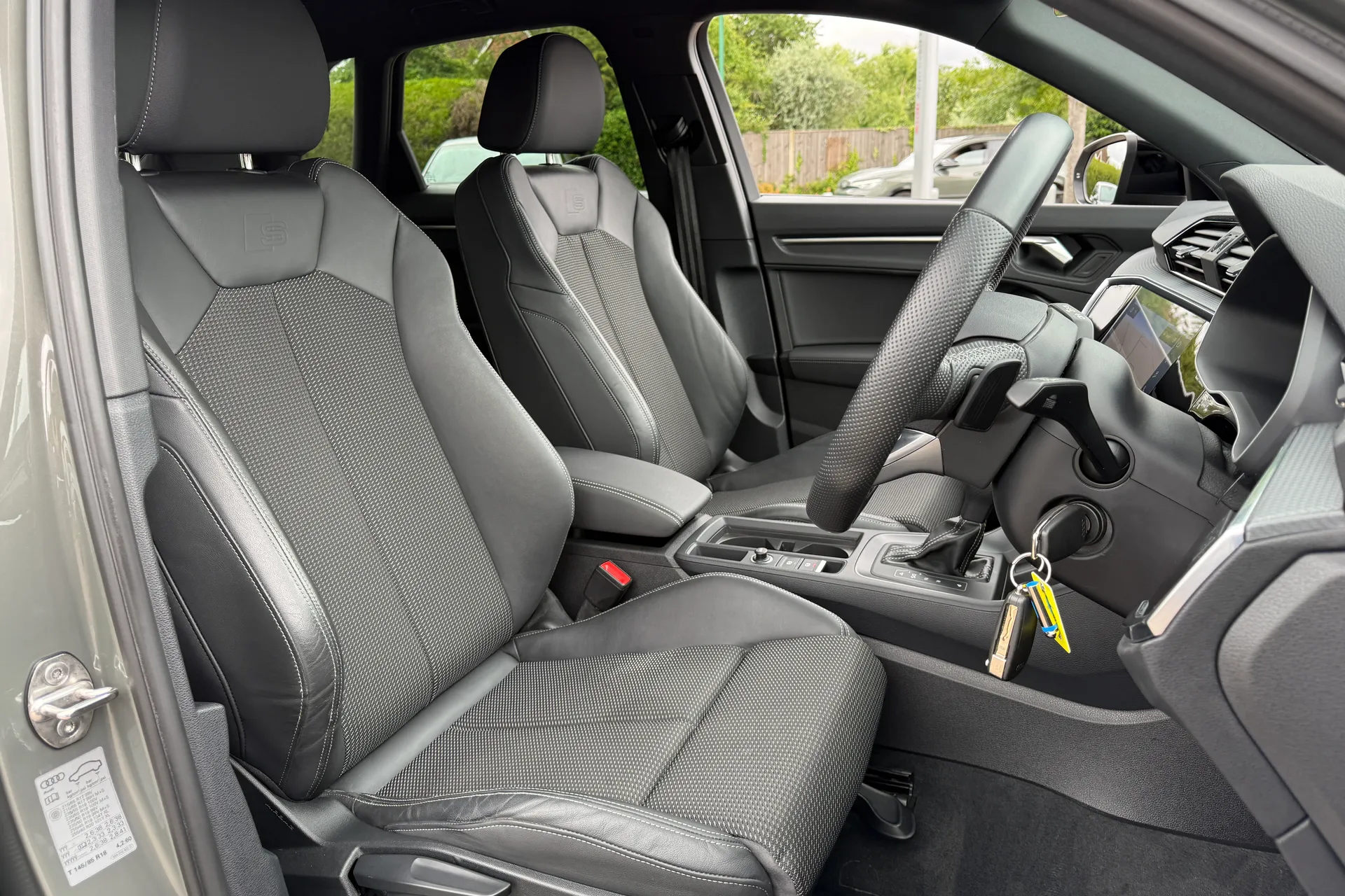 Audi Q3 thumbnail image number 26