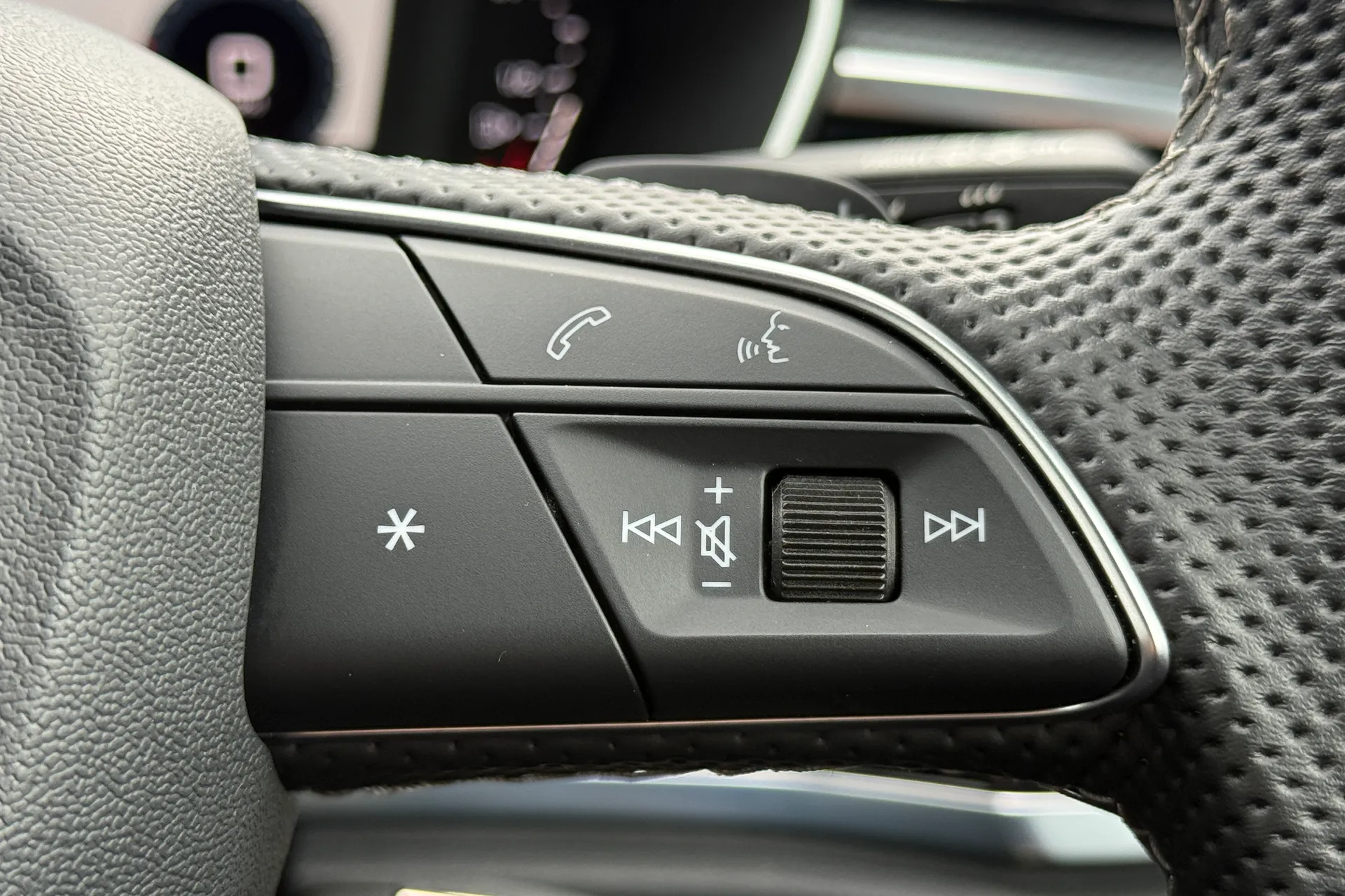 Audi Q3 thumbnail image number 21
