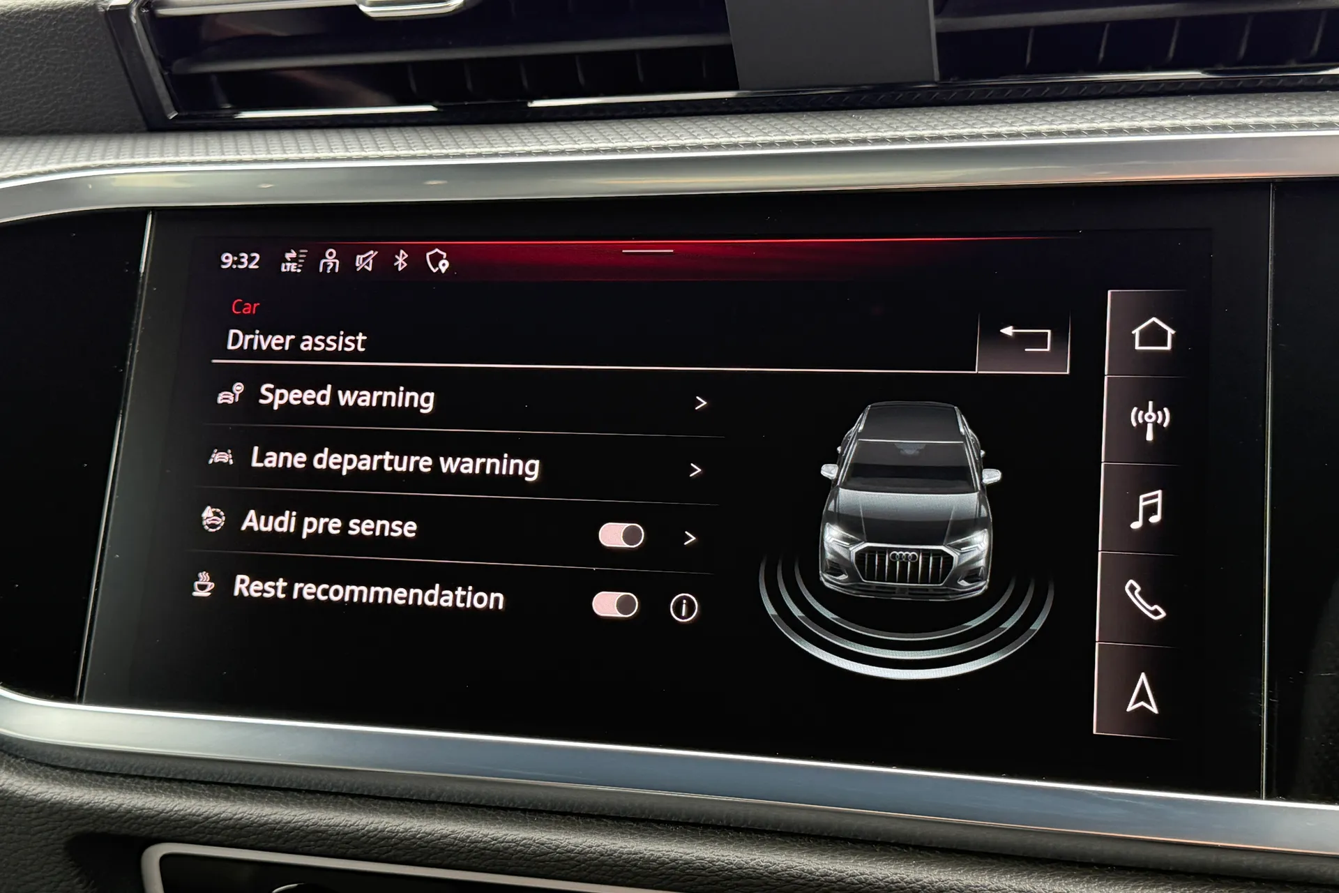 Audi Q3 thumbnail image number 12