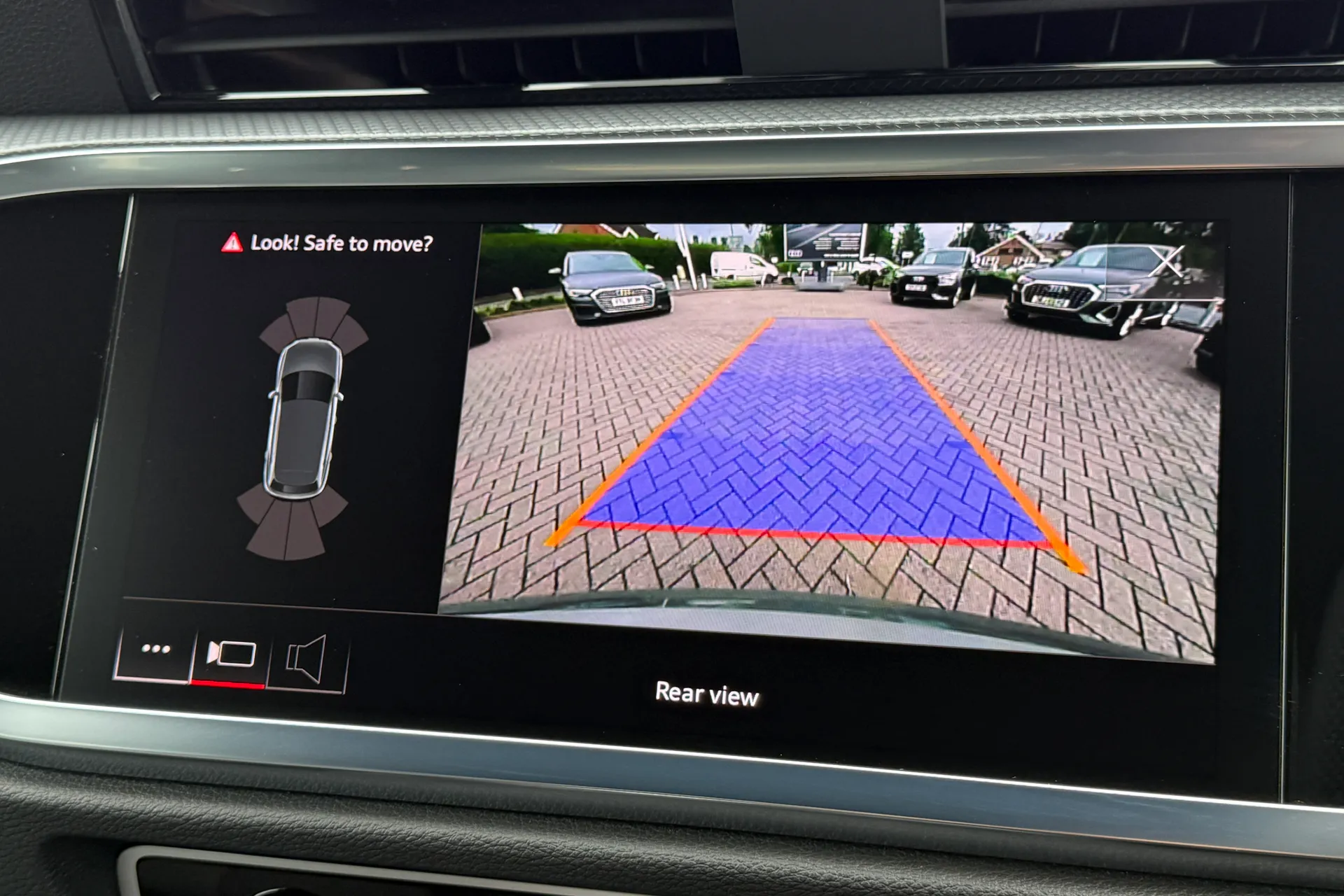 Audi Q3 thumbnail image number 4