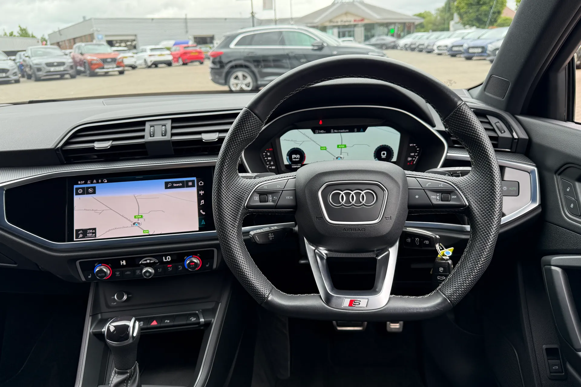 Audi Q3 thumbnail image number 6