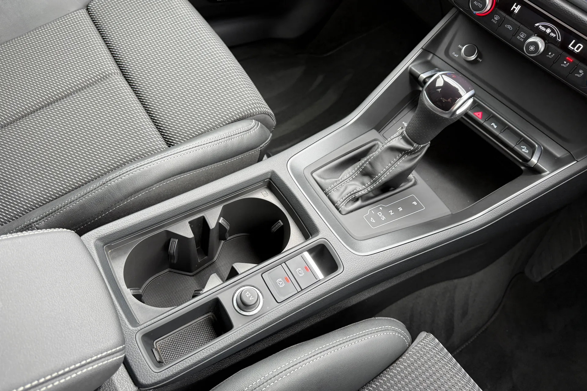 Audi Q3 thumbnail image number 39