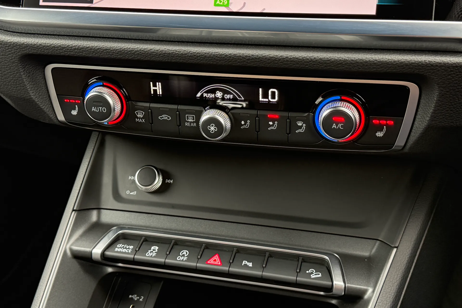 Audi Q3 thumbnail image number 15