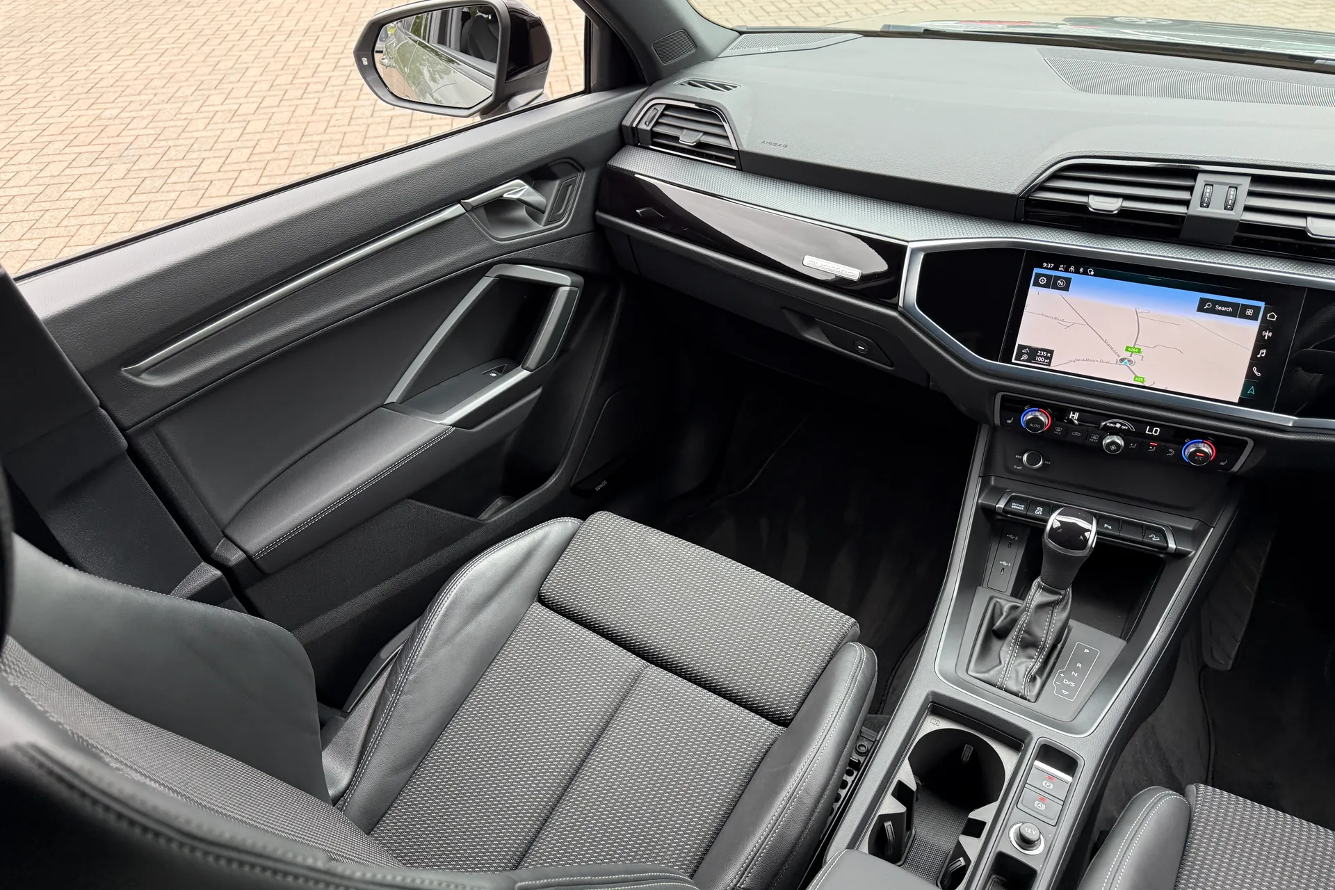 Audi Q3 thumbnail image number 38