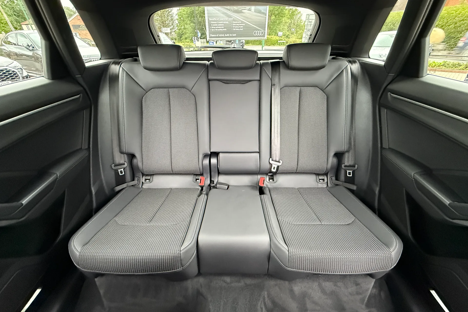 Audi Q3 thumbnail image number 37