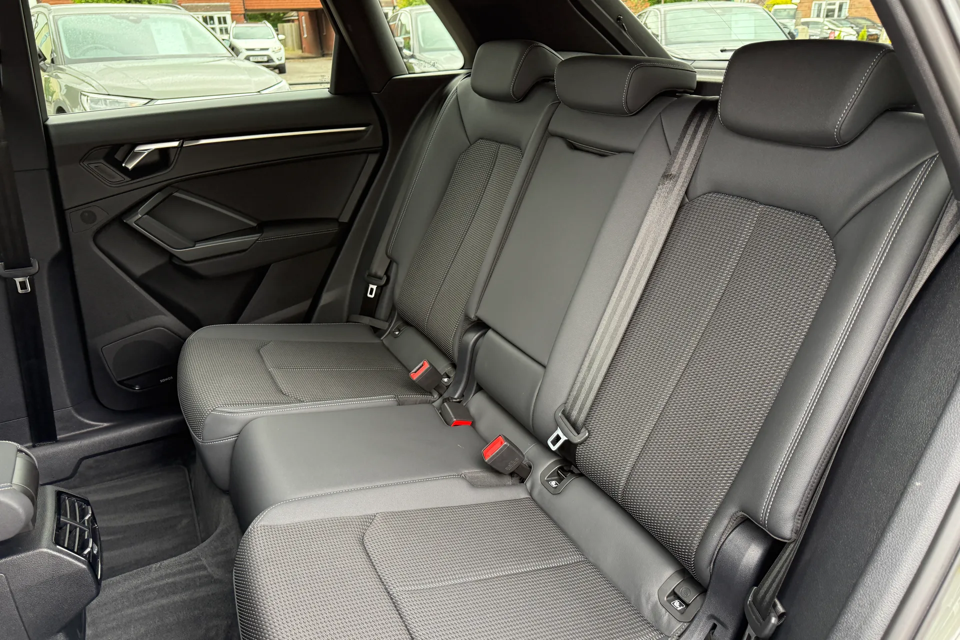 Audi Q3 thumbnail image number 42