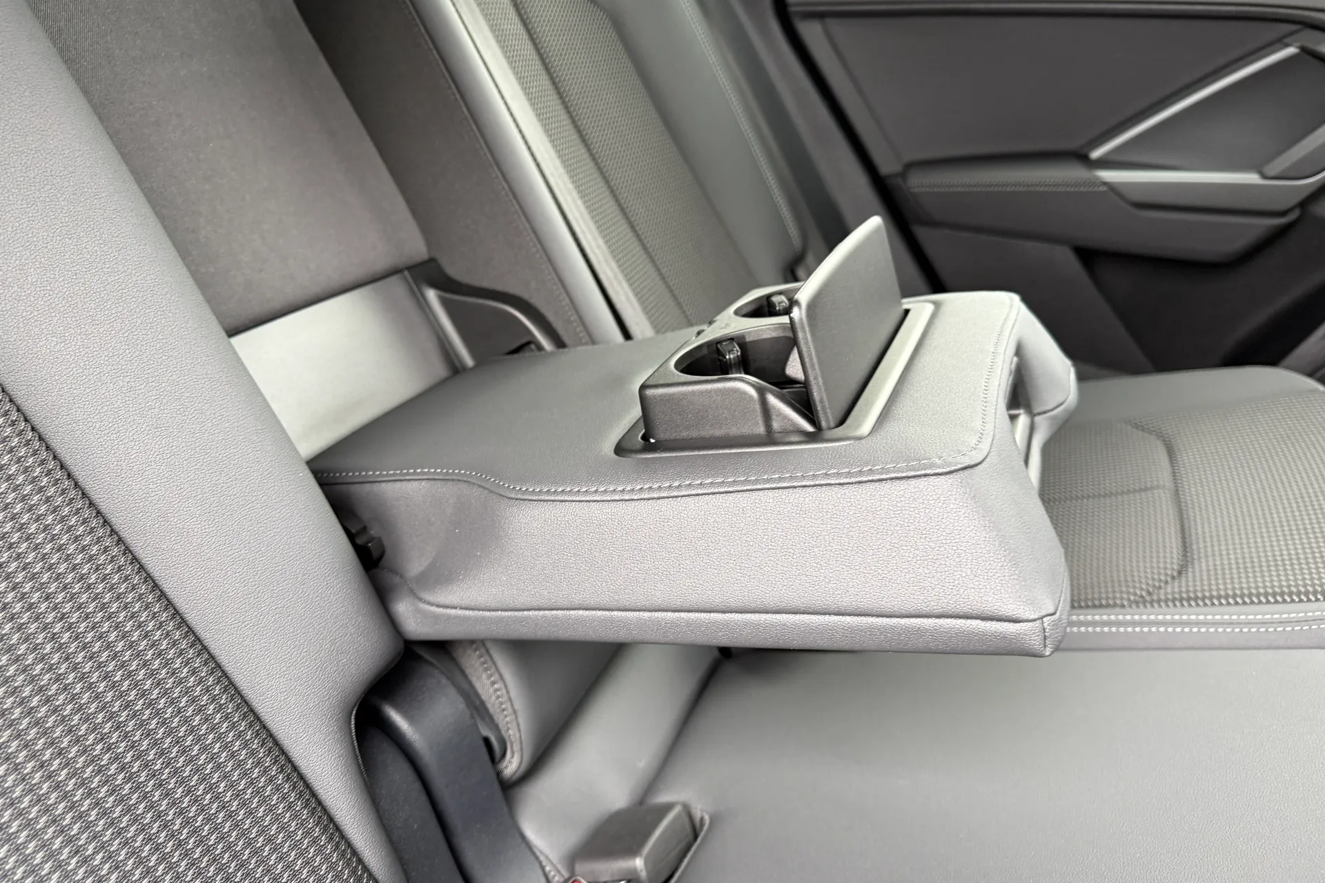 Audi Q3 thumbnail image number 45