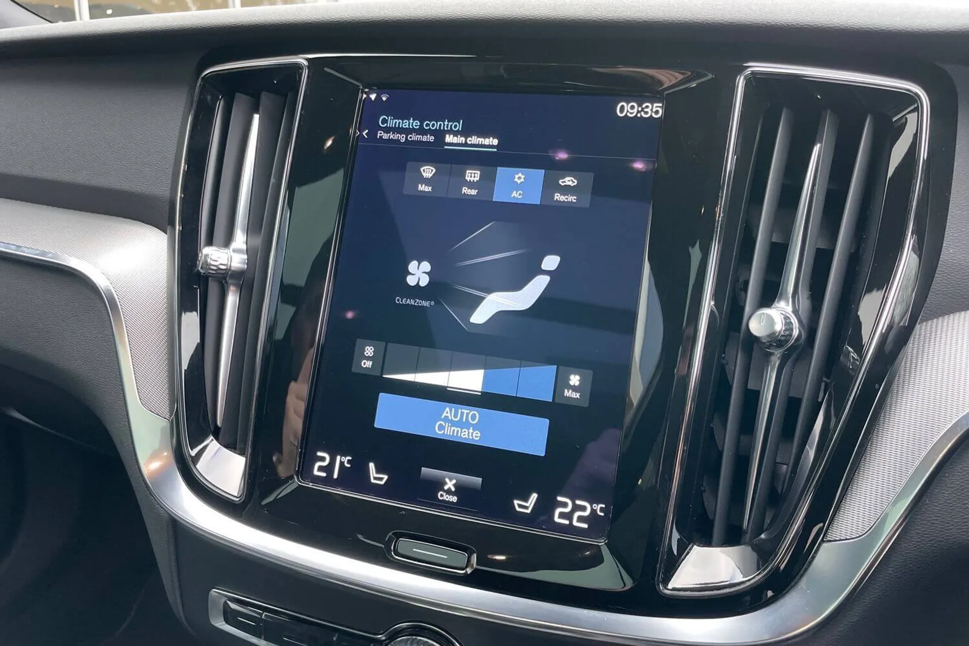 Volvo V60 thumbnail image number 38
