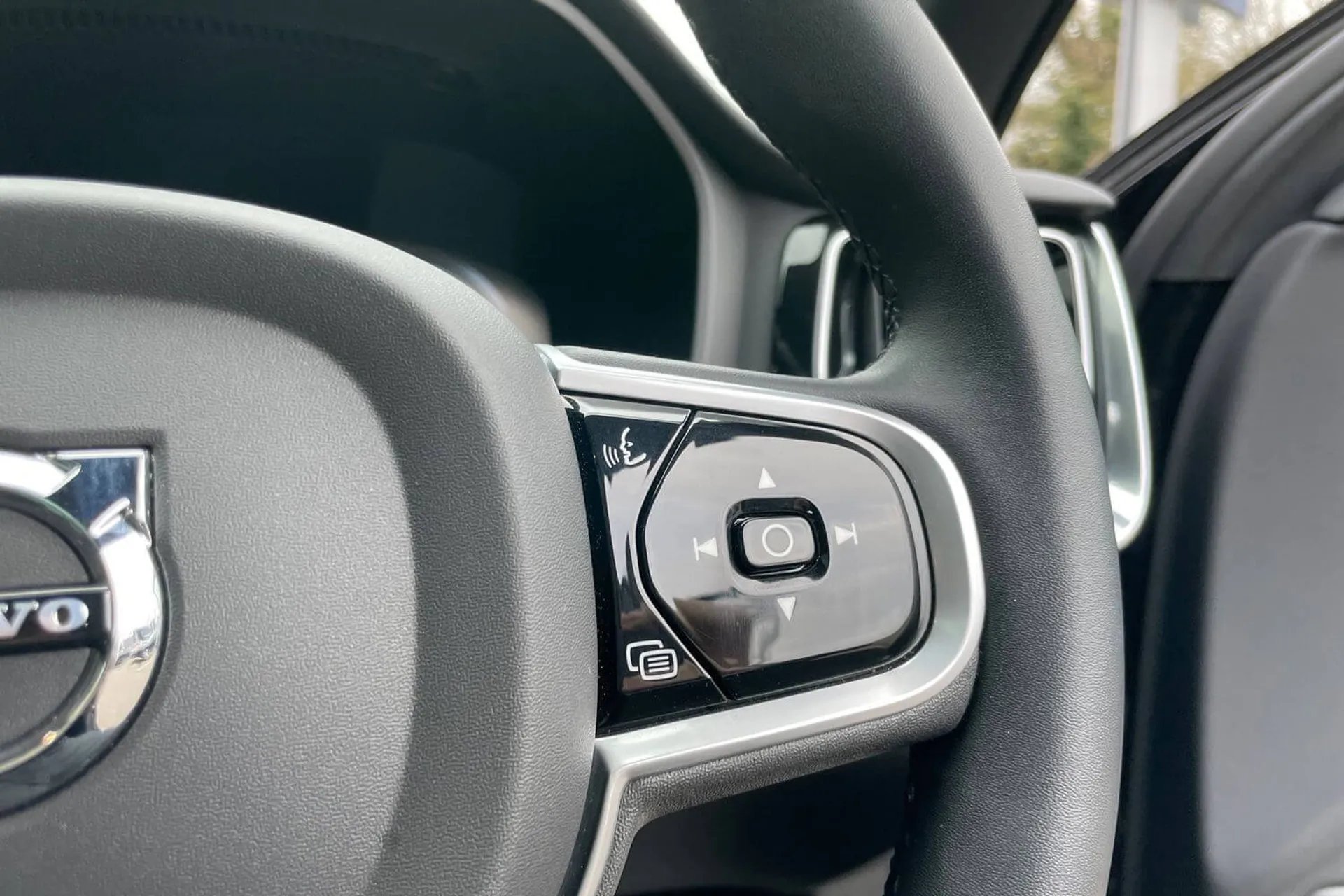 Volvo V60 thumbnail image number 35