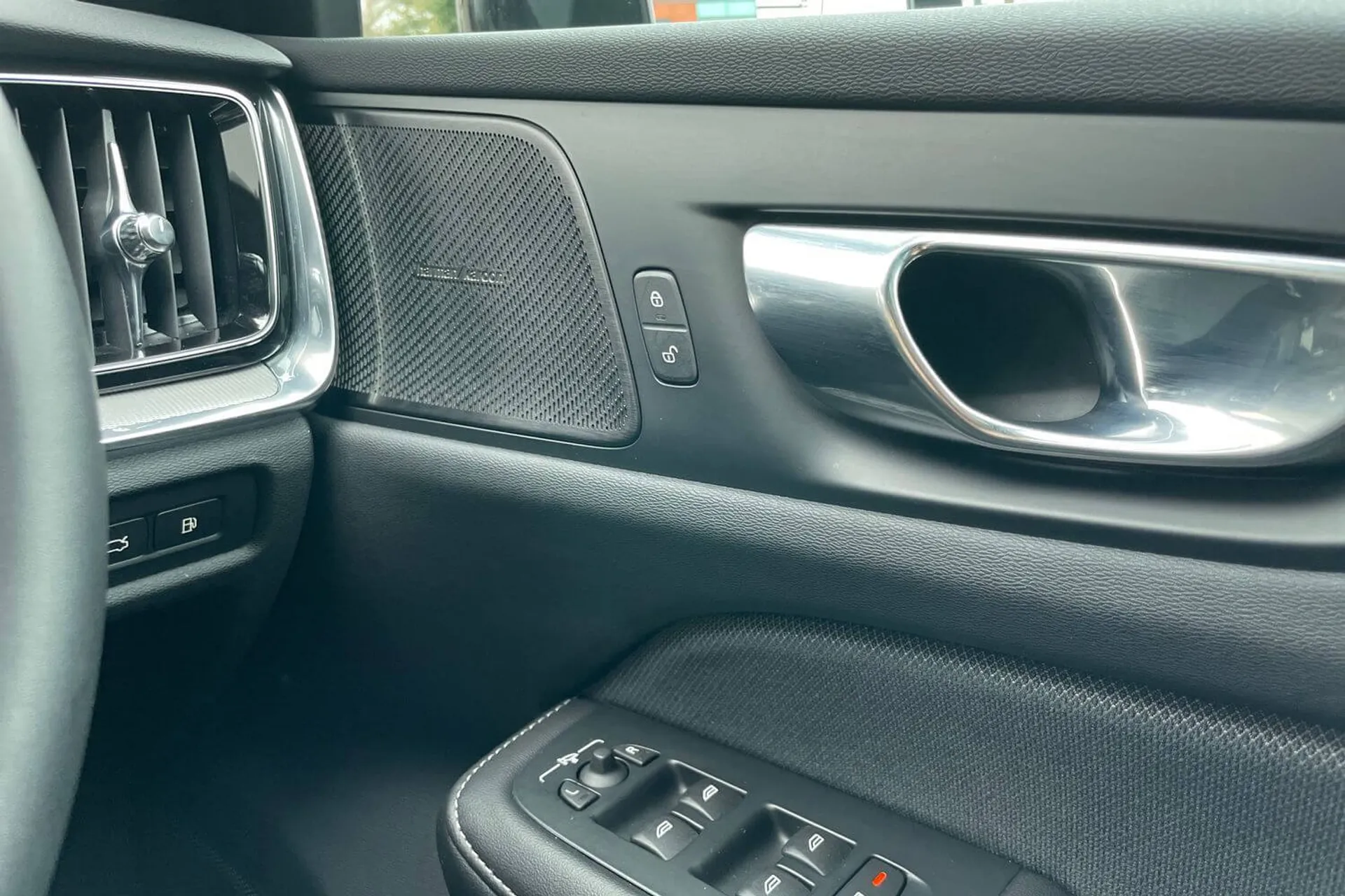 Volvo V60 thumbnail image number 39