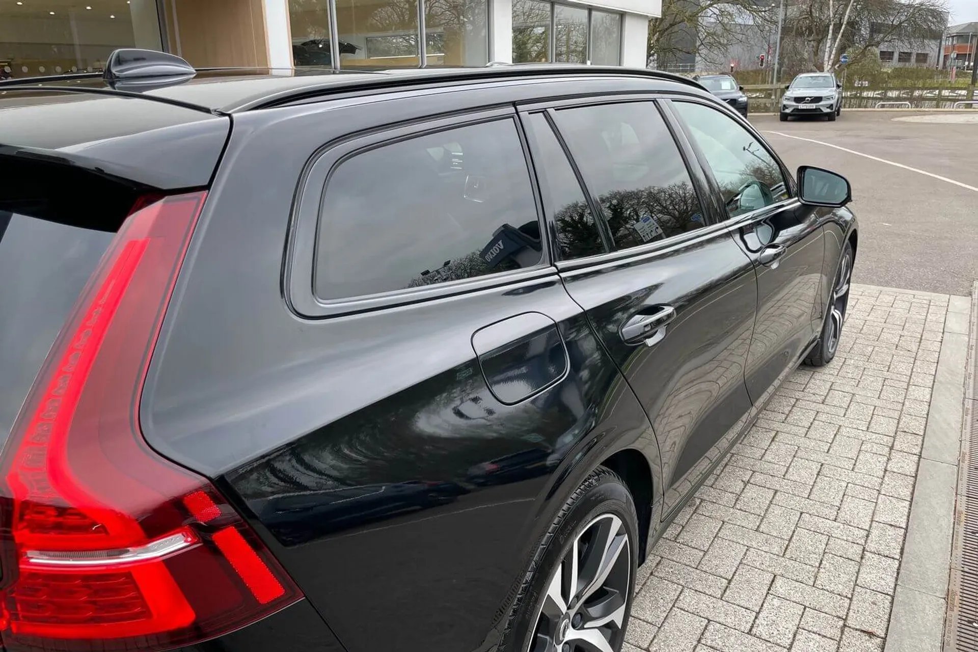 Volvo V60 thumbnail image number 11