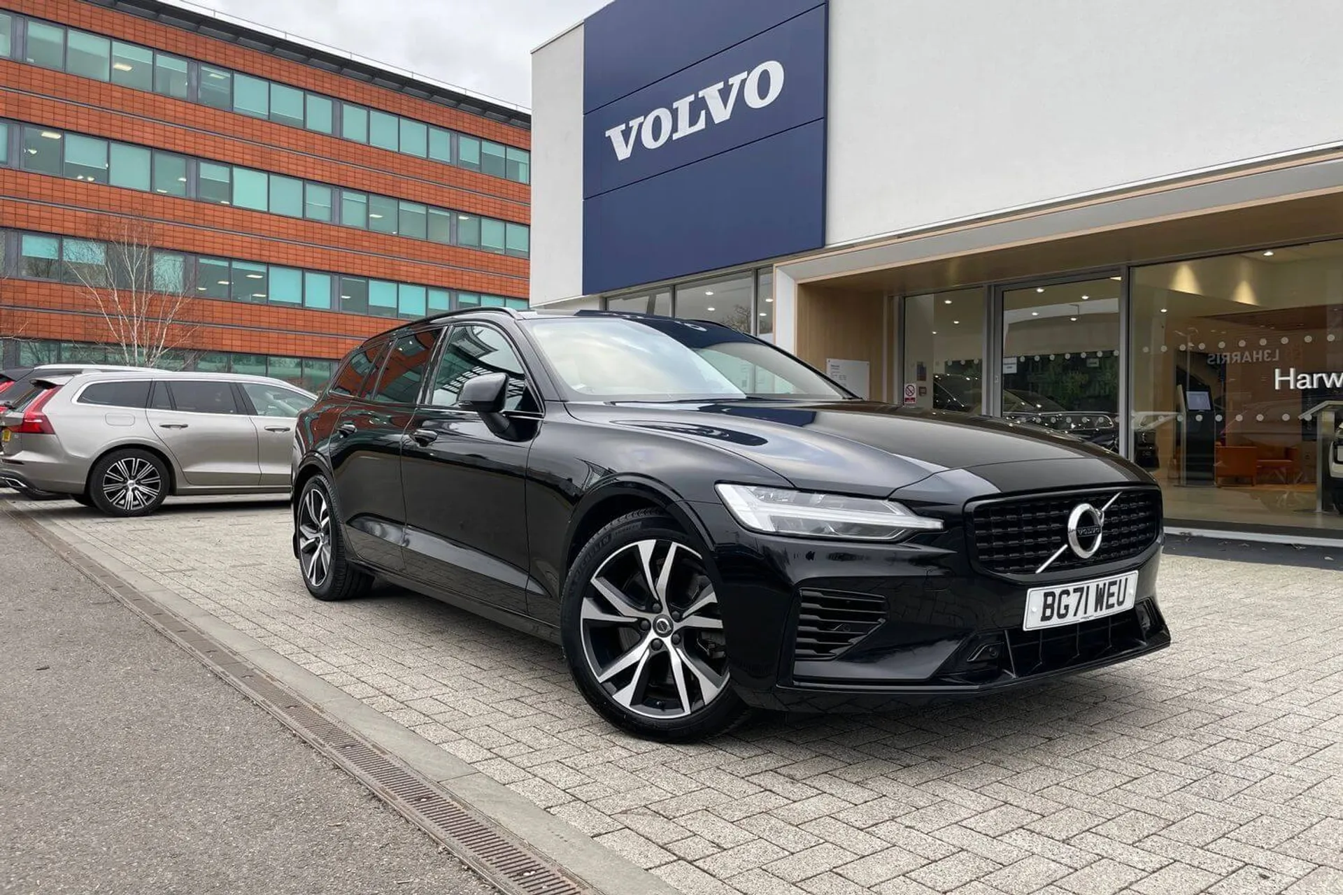 Volvo V60 focused image