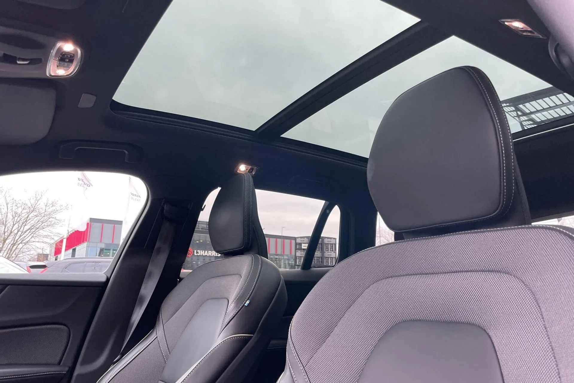 Volvo V60 thumbnail image number 26