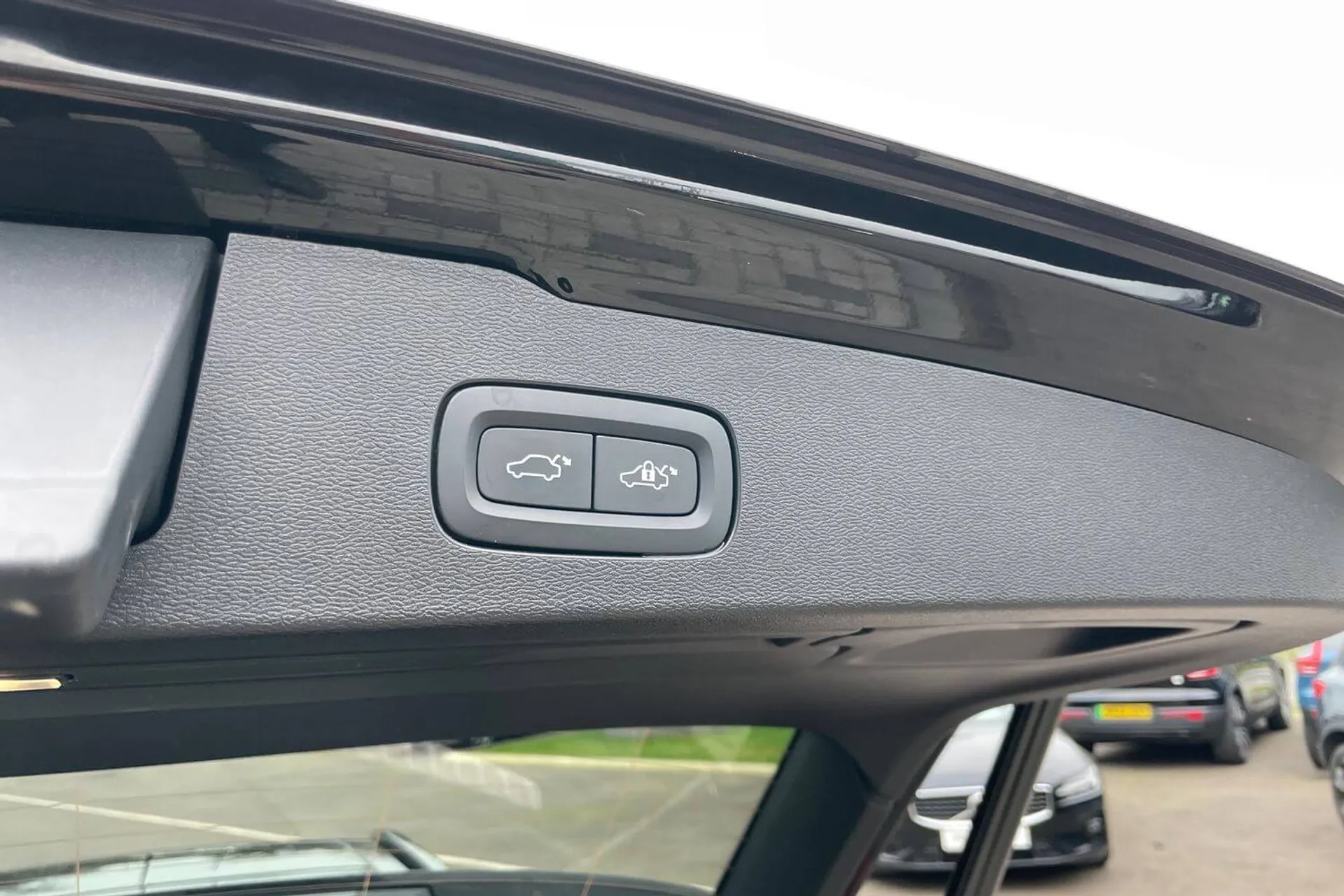 Volvo V60 thumbnail image number 17