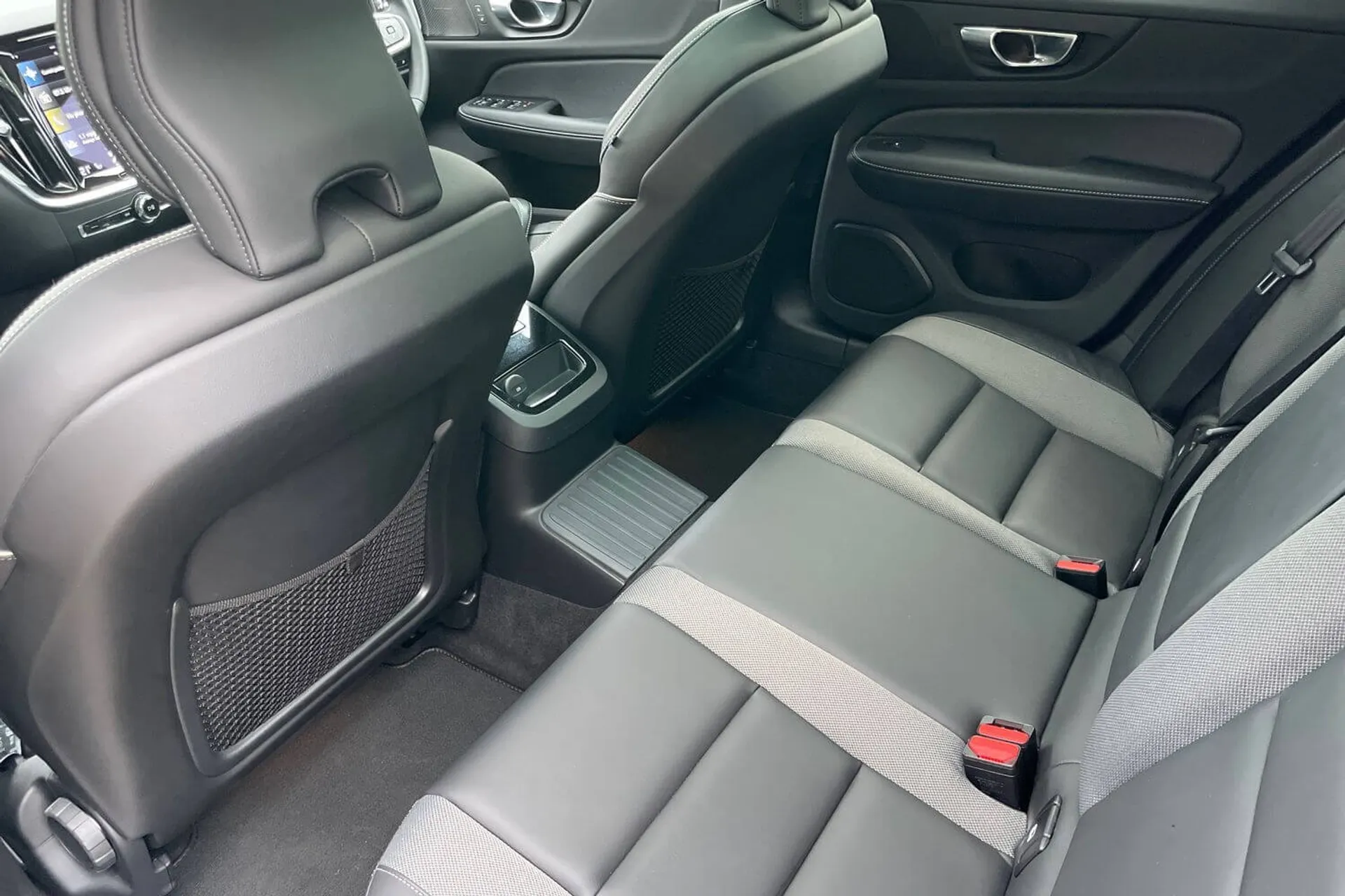 Volvo V60 thumbnail image number 28