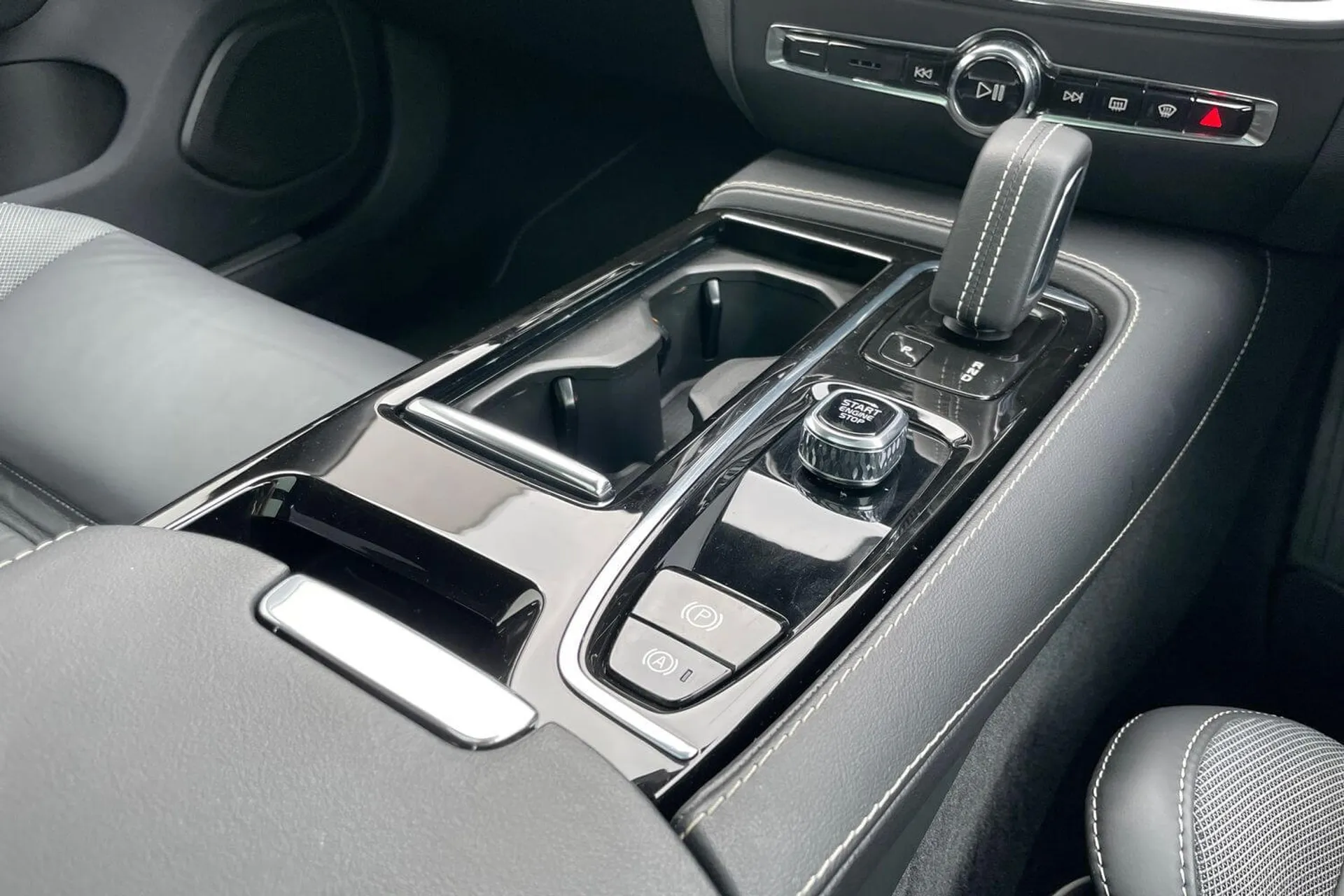 Volvo V60 thumbnail image number 40