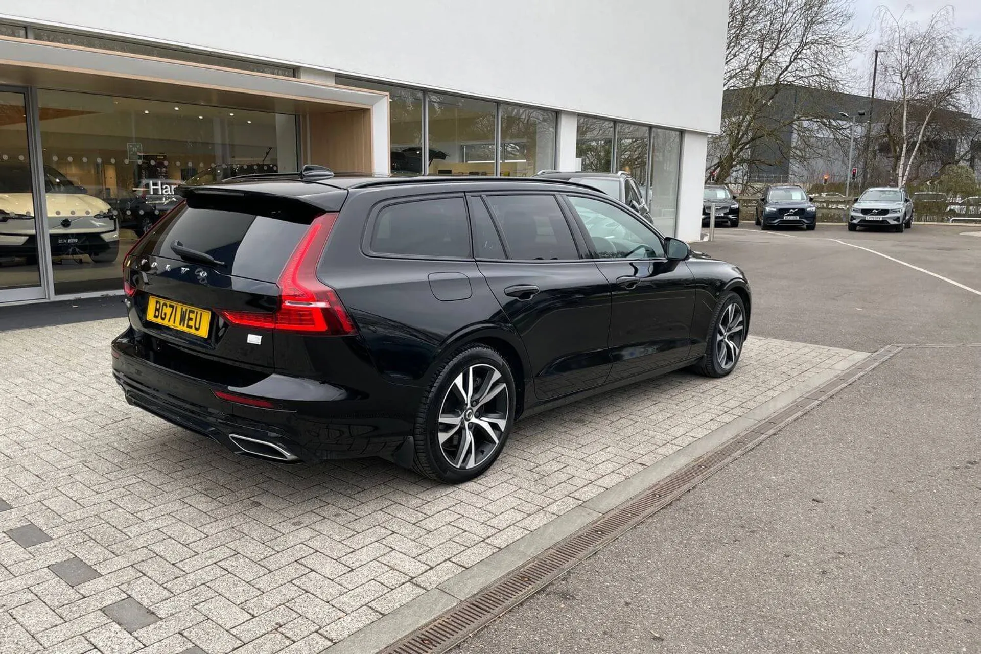 Volvo V60 thumbnail image number 3