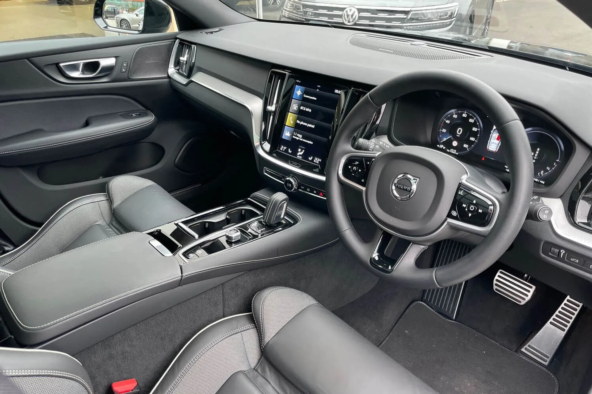 Volvo V60 thumbnail image number 22