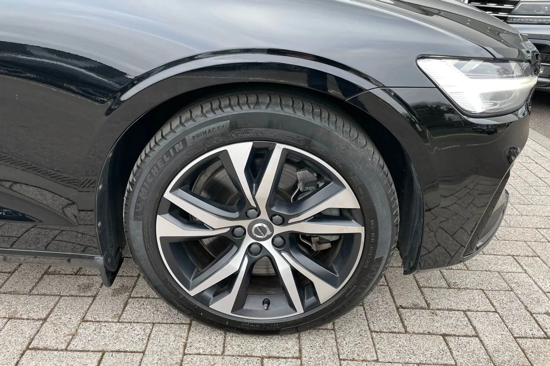 Volvo V60 thumbnail image number 10