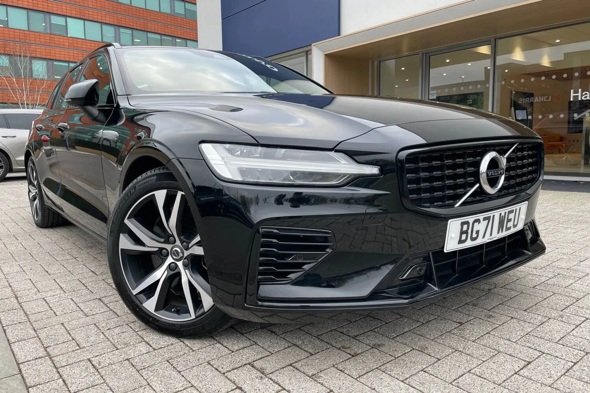 Volvo V60 thumbnail image number 2