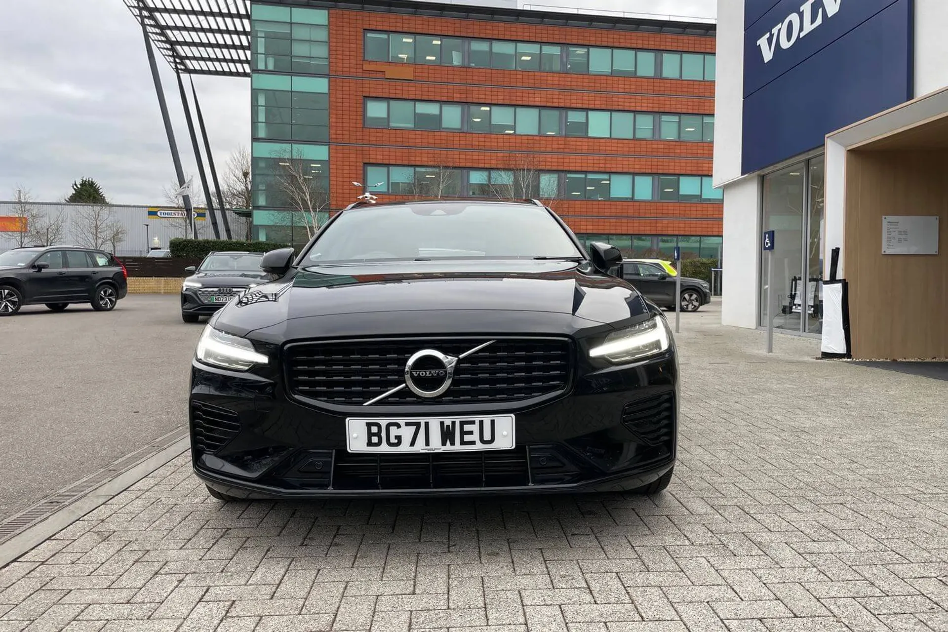 Volvo V60 thumbnail image number 9