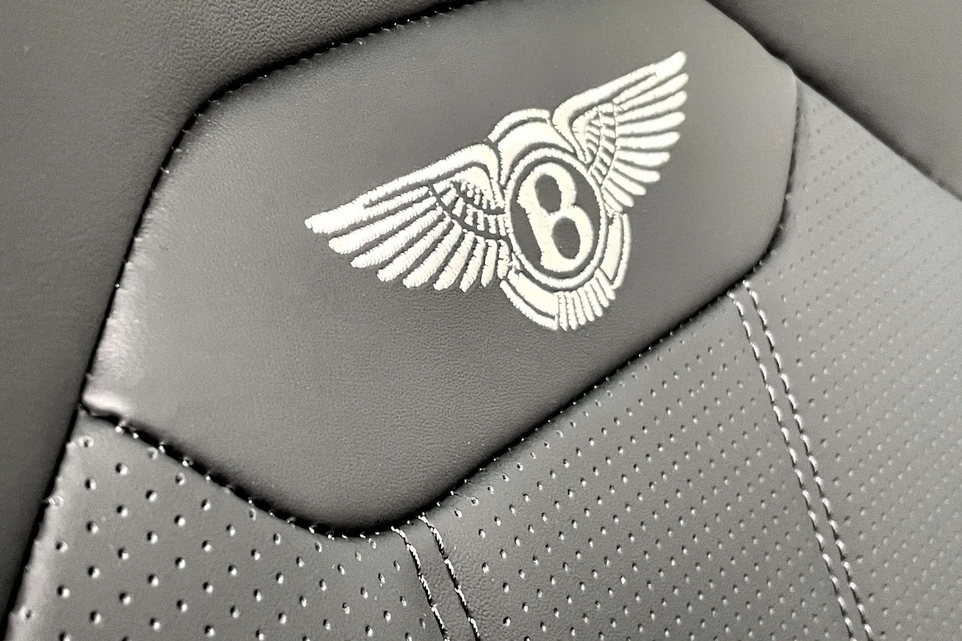 Bentley BENTAYGA thumbnail image number 23