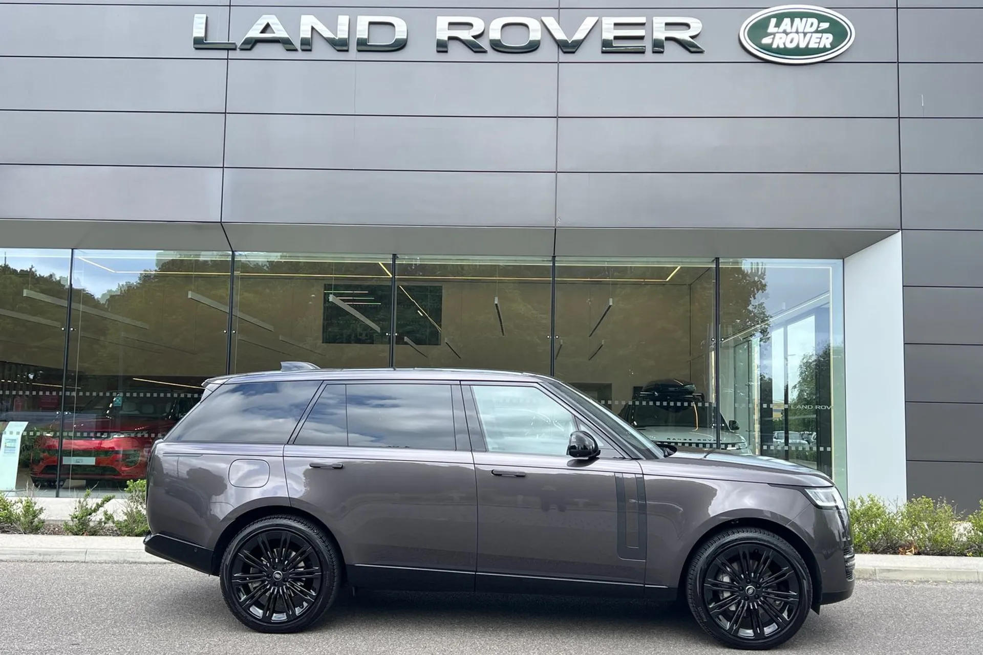 LAND ROVER RANGE ROVER thumbnail image number 2