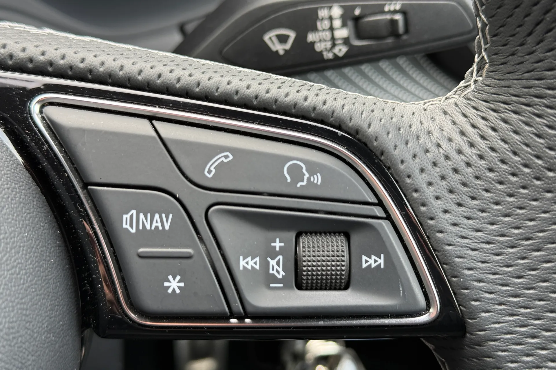 Audi Q2 thumbnail image number 16