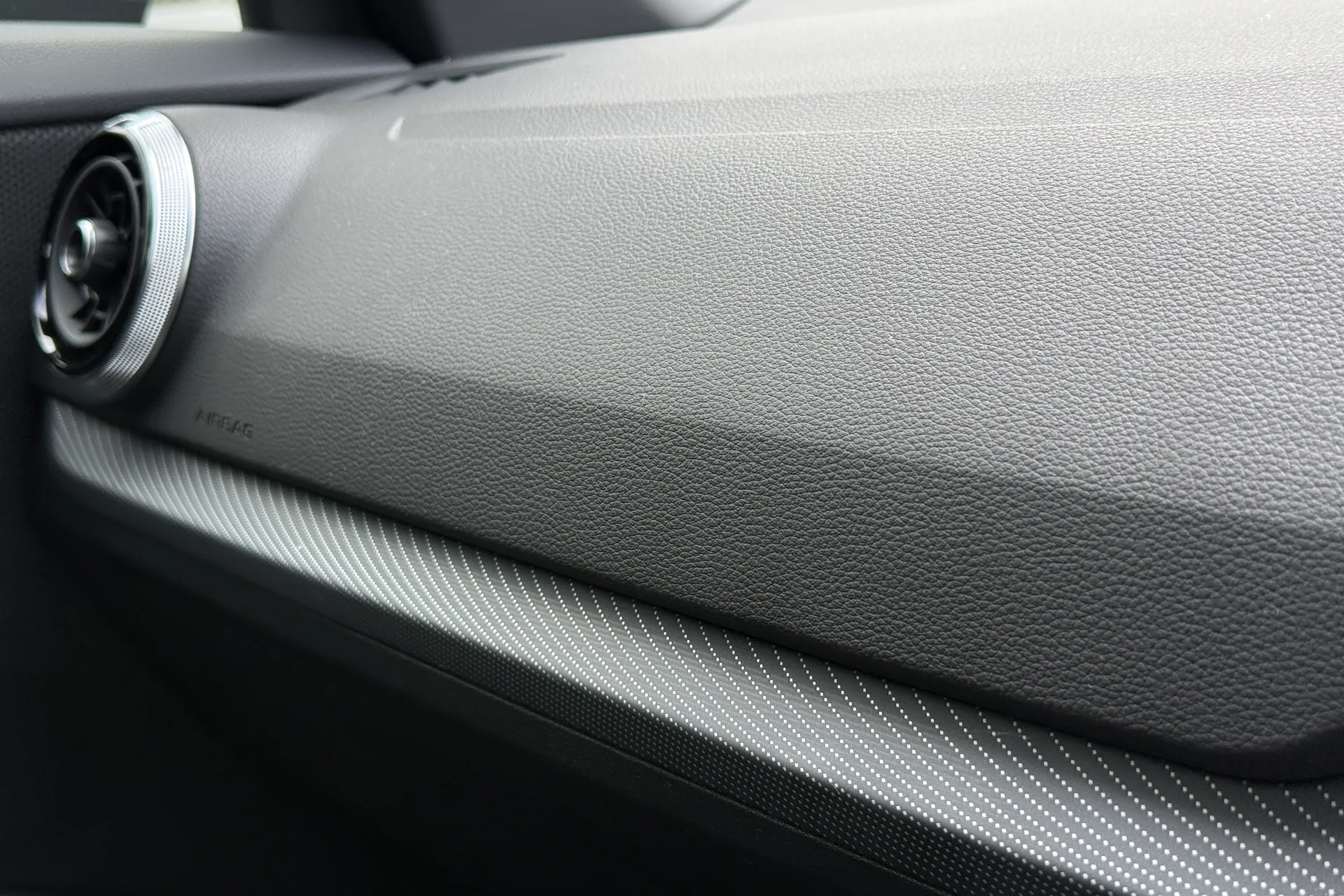 Audi Q2 thumbnail image number 19