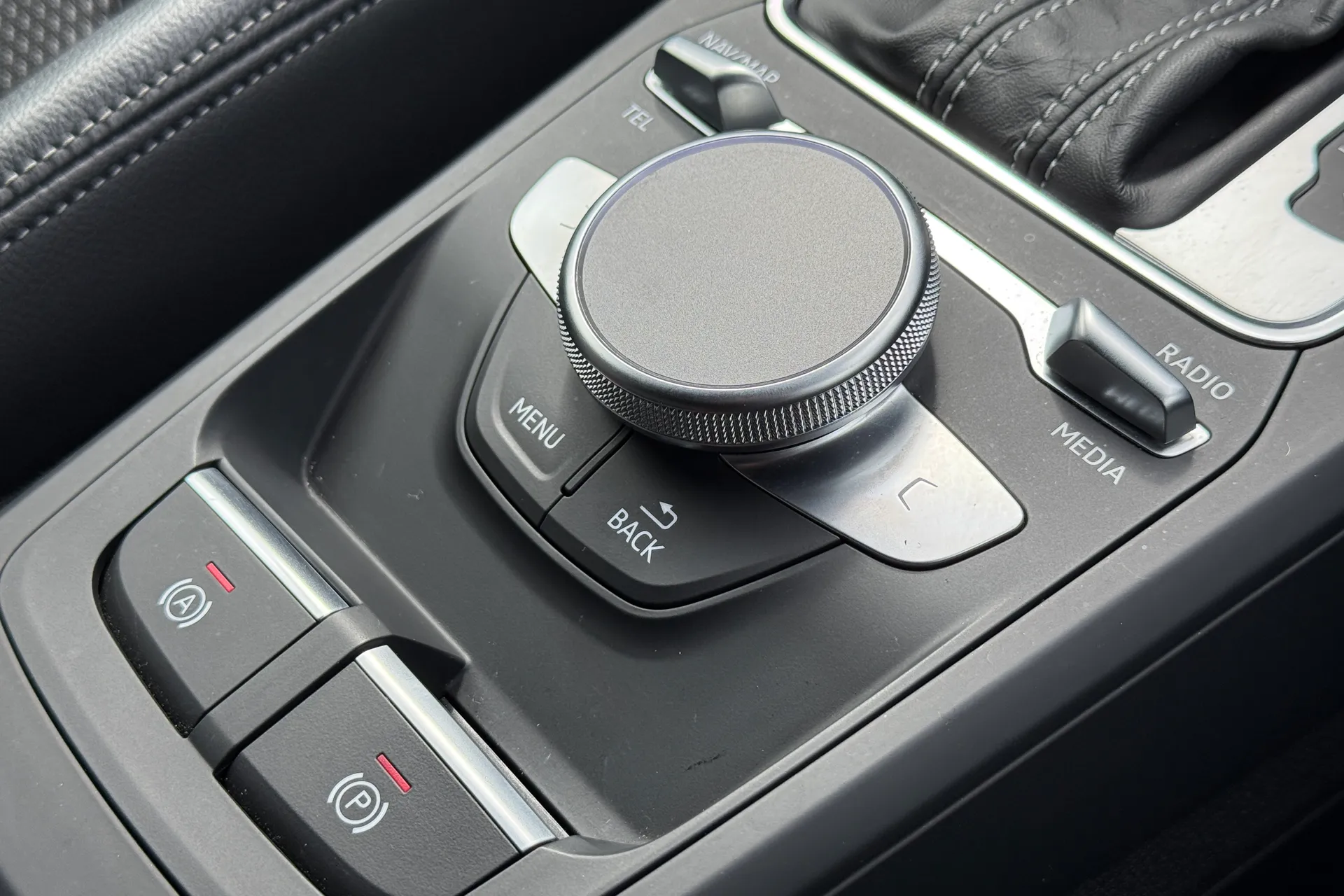 Audi Q2 thumbnail image number 23