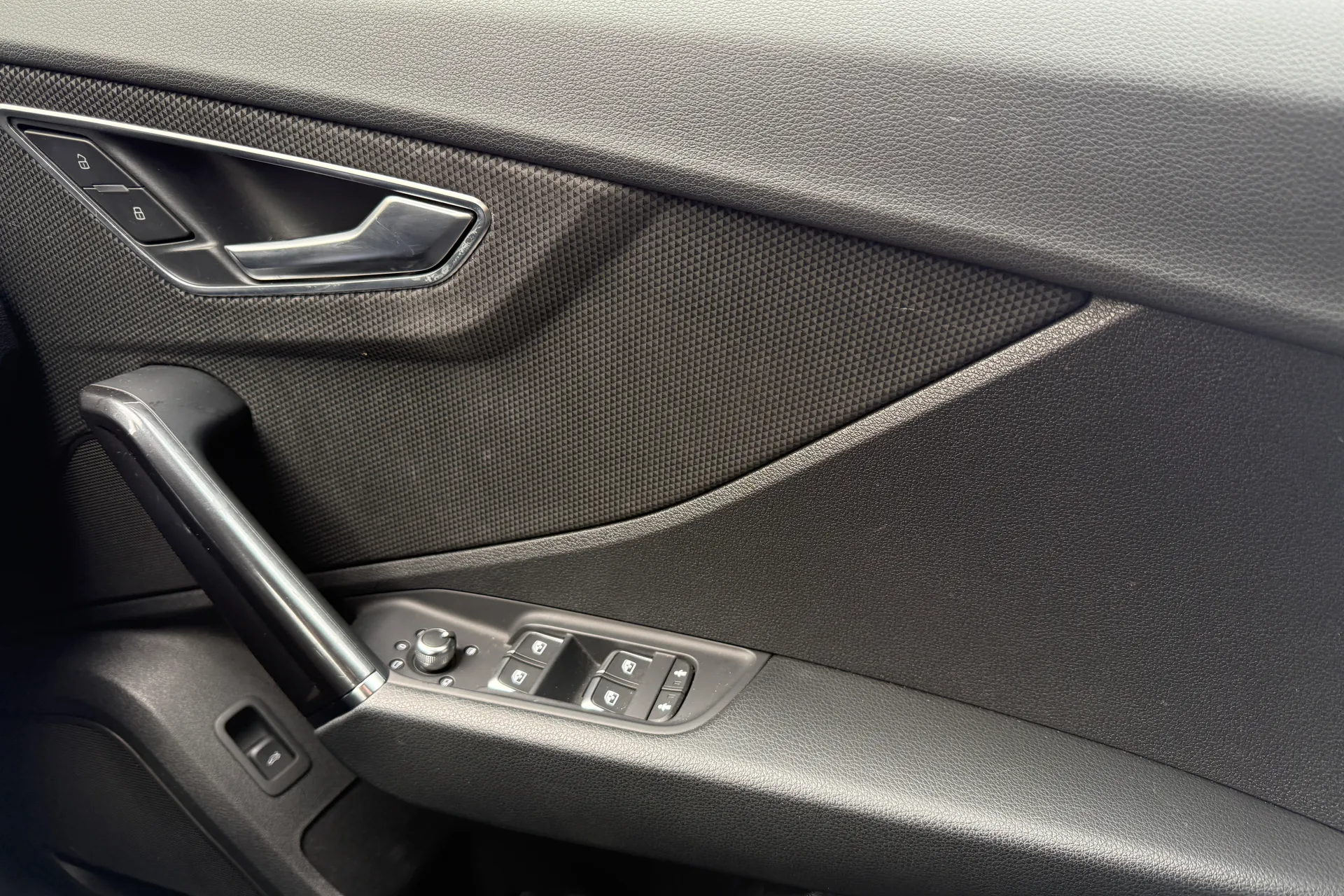 Audi Q2 thumbnail image number 13