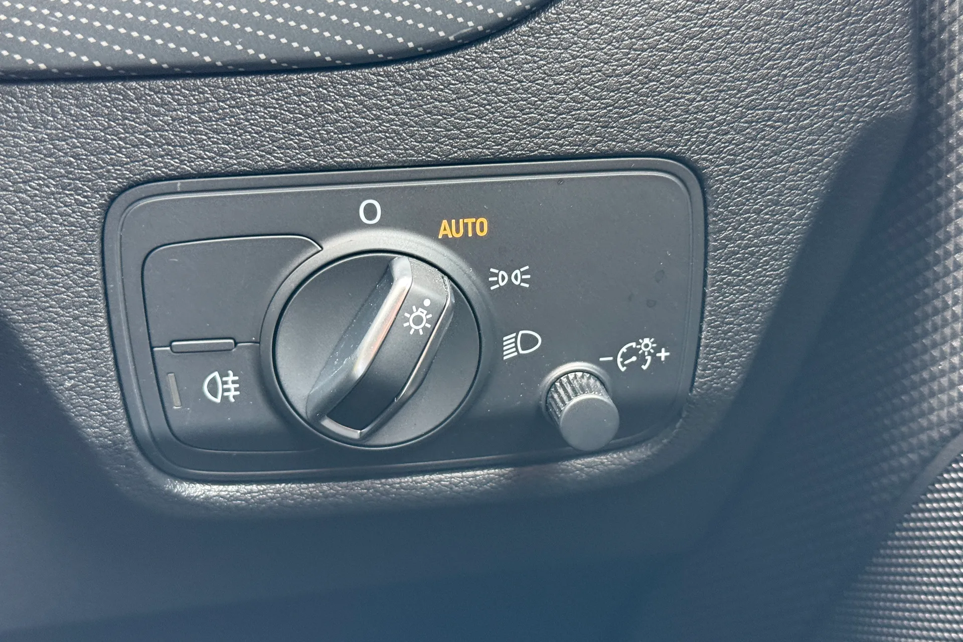 Audi Q2 thumbnail image number 14