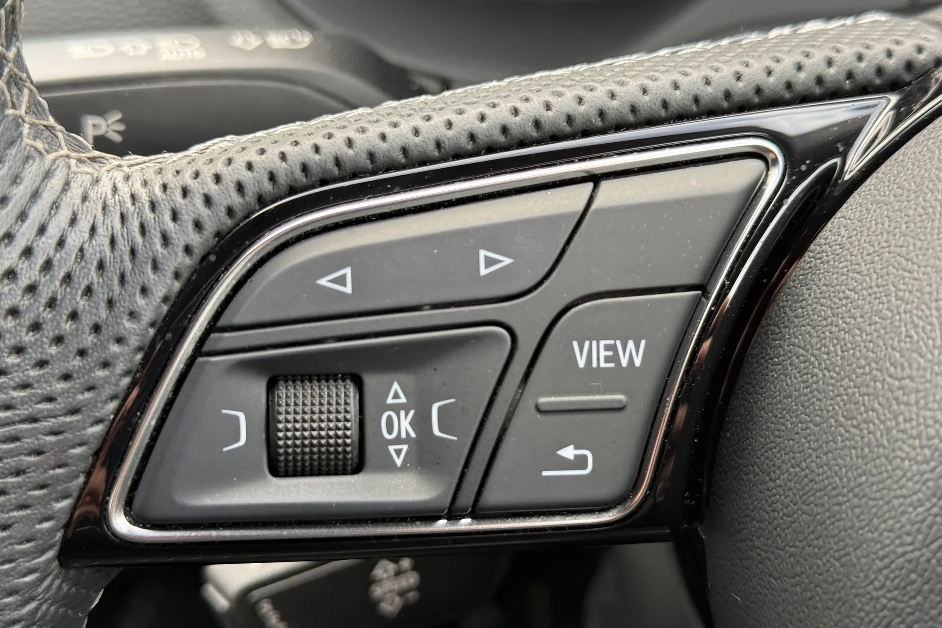 Audi Q2 thumbnail image number 15