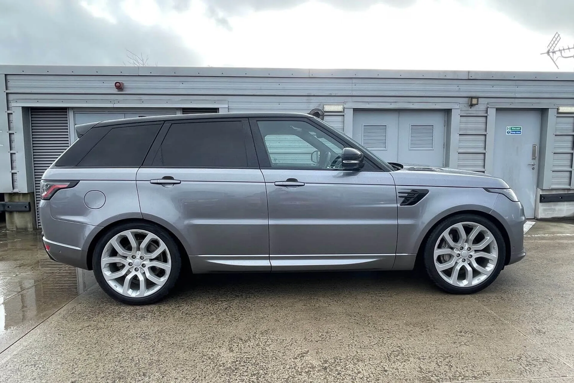 LAND ROVER RANGE ROVER SPORT thumbnail image number 2