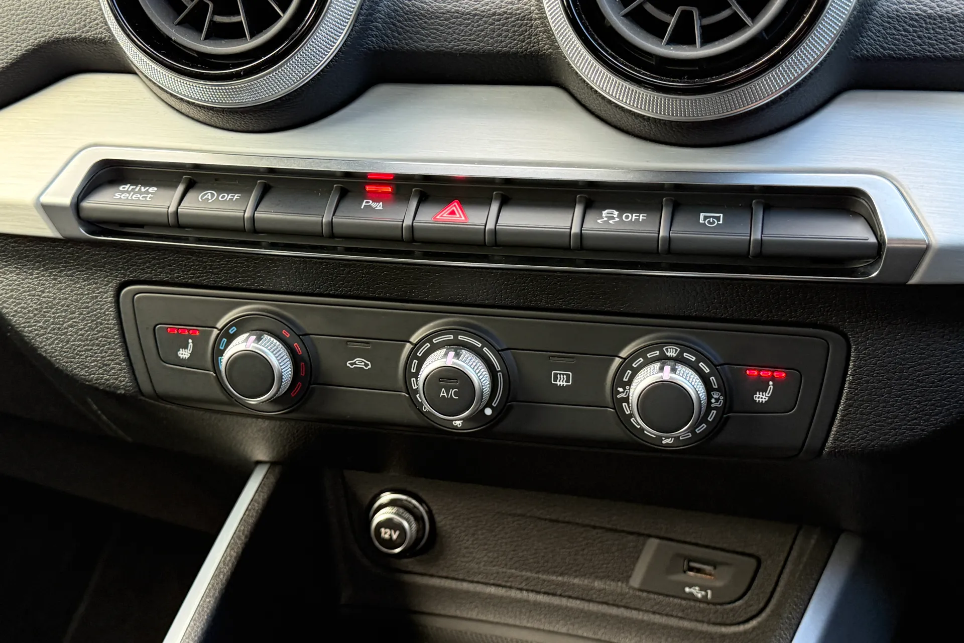 Audi Q2 thumbnail image number 14