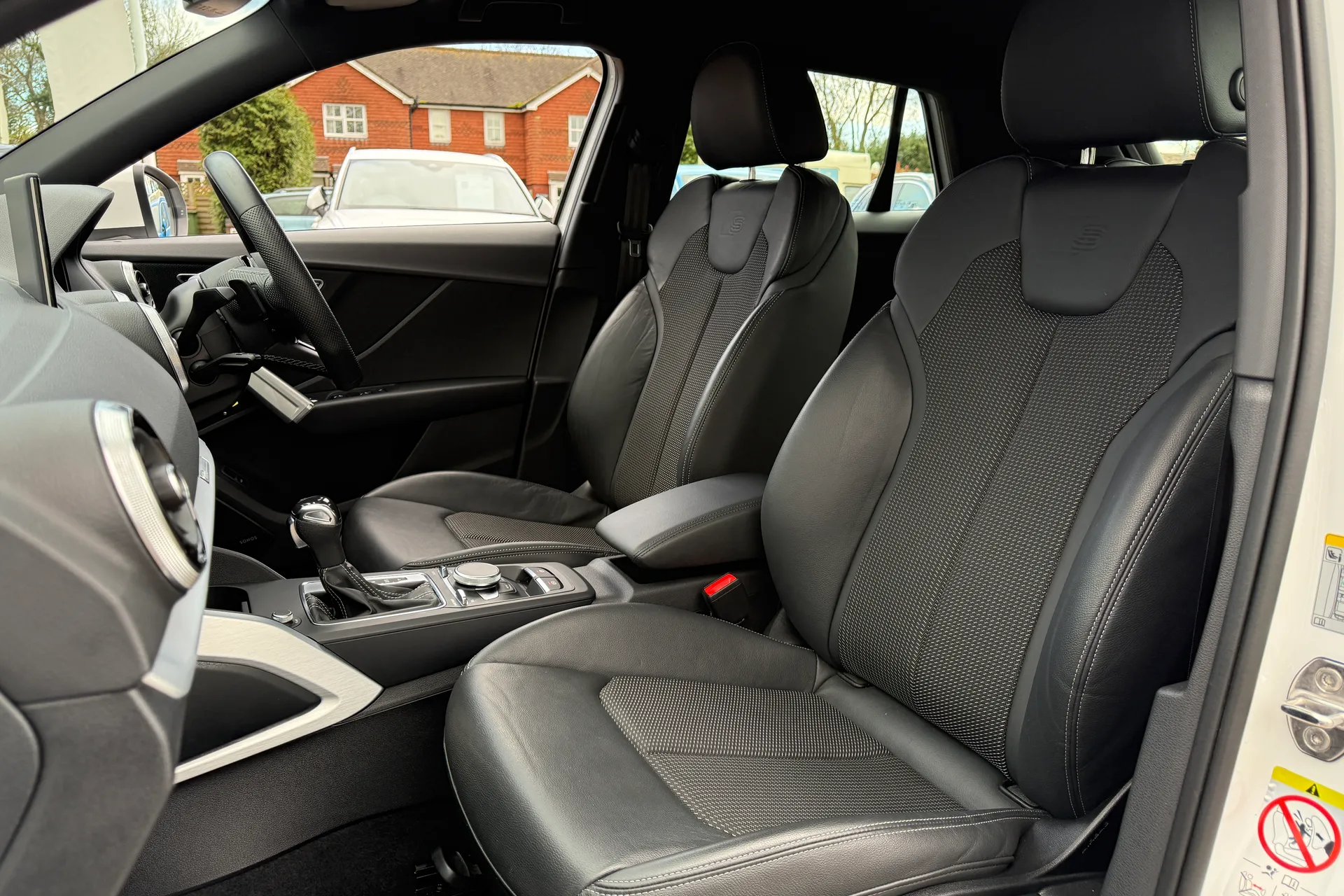 Audi Q2 thumbnail image number 28