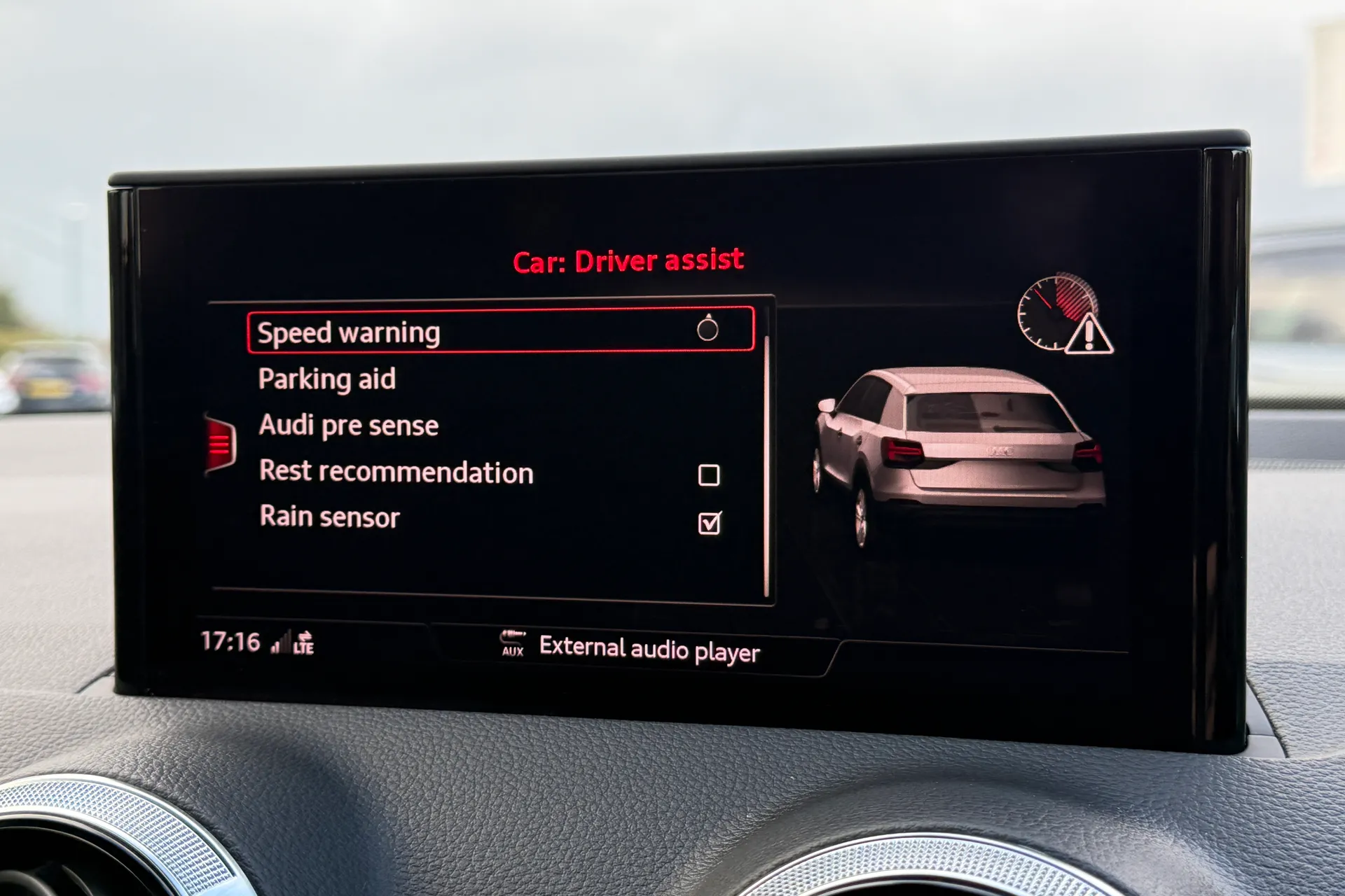 Audi Q2 thumbnail image number 10