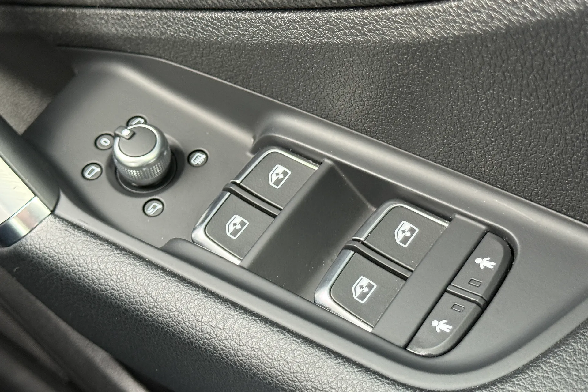 Audi Q2 thumbnail image number 17