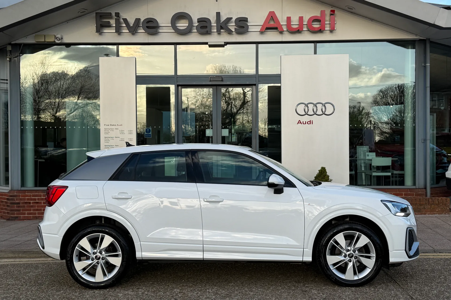 Audi Q2 thumbnail image number 2