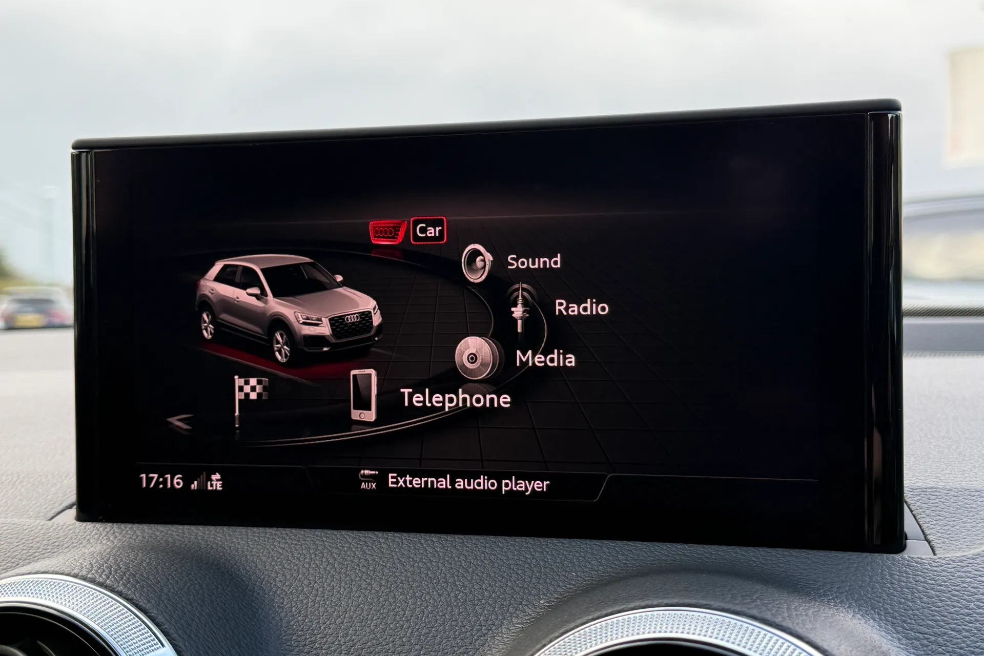 Audi Q2 thumbnail image number 12