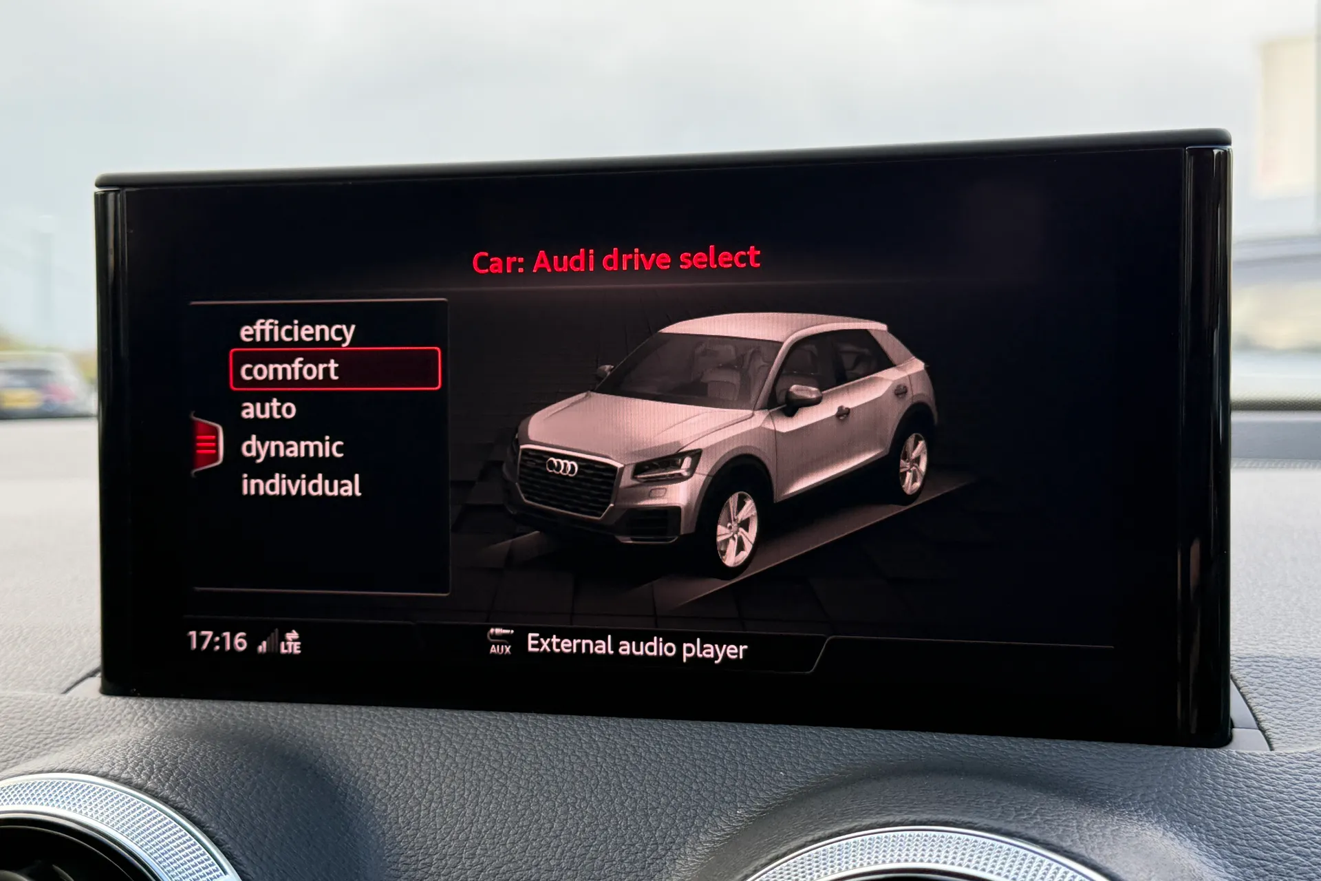 Audi Q2 thumbnail image number 9