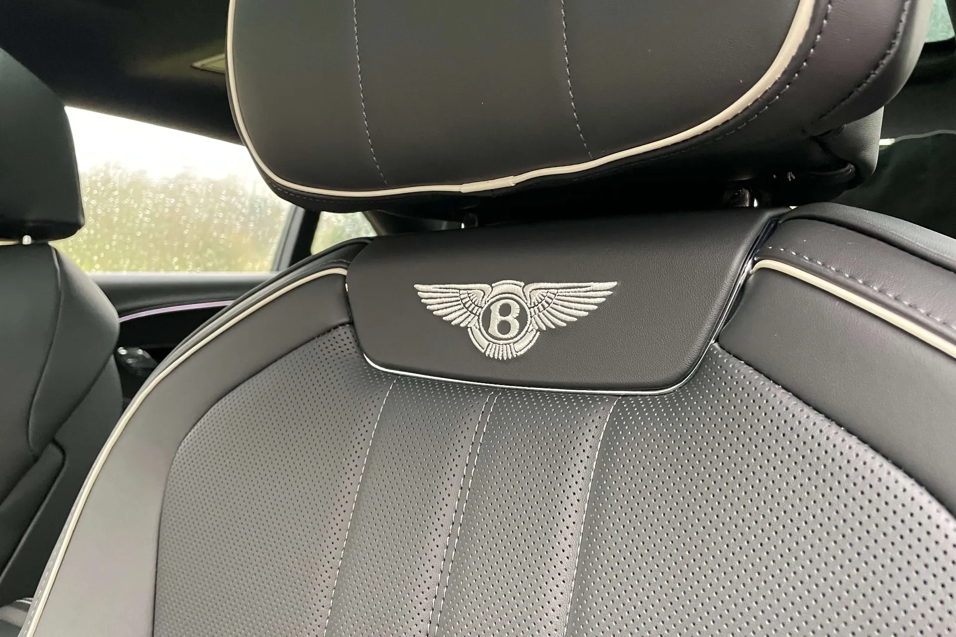 Bentley FLYING SPUR thumbnail image number 30