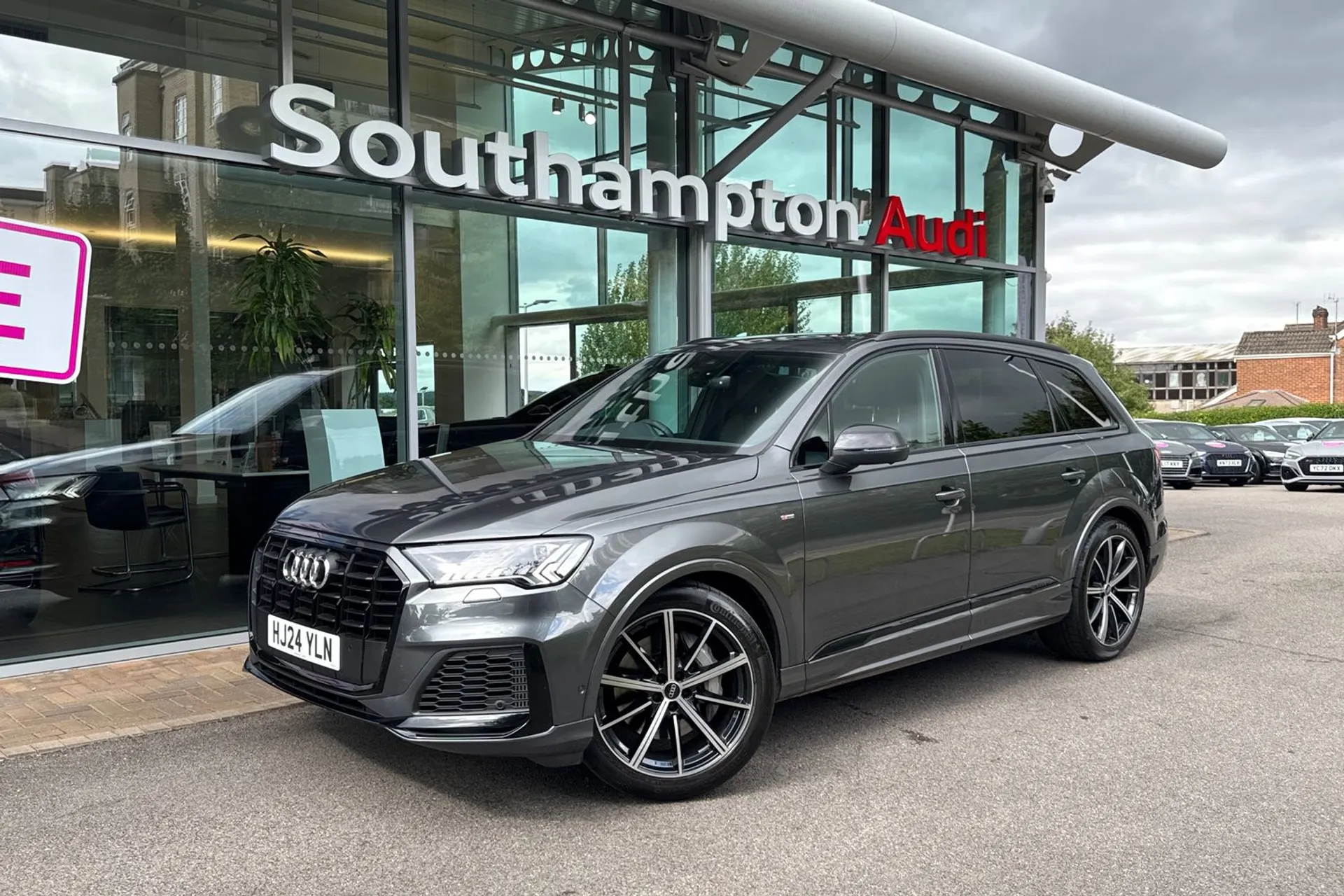 Audi Q7 thumbnail image number 10