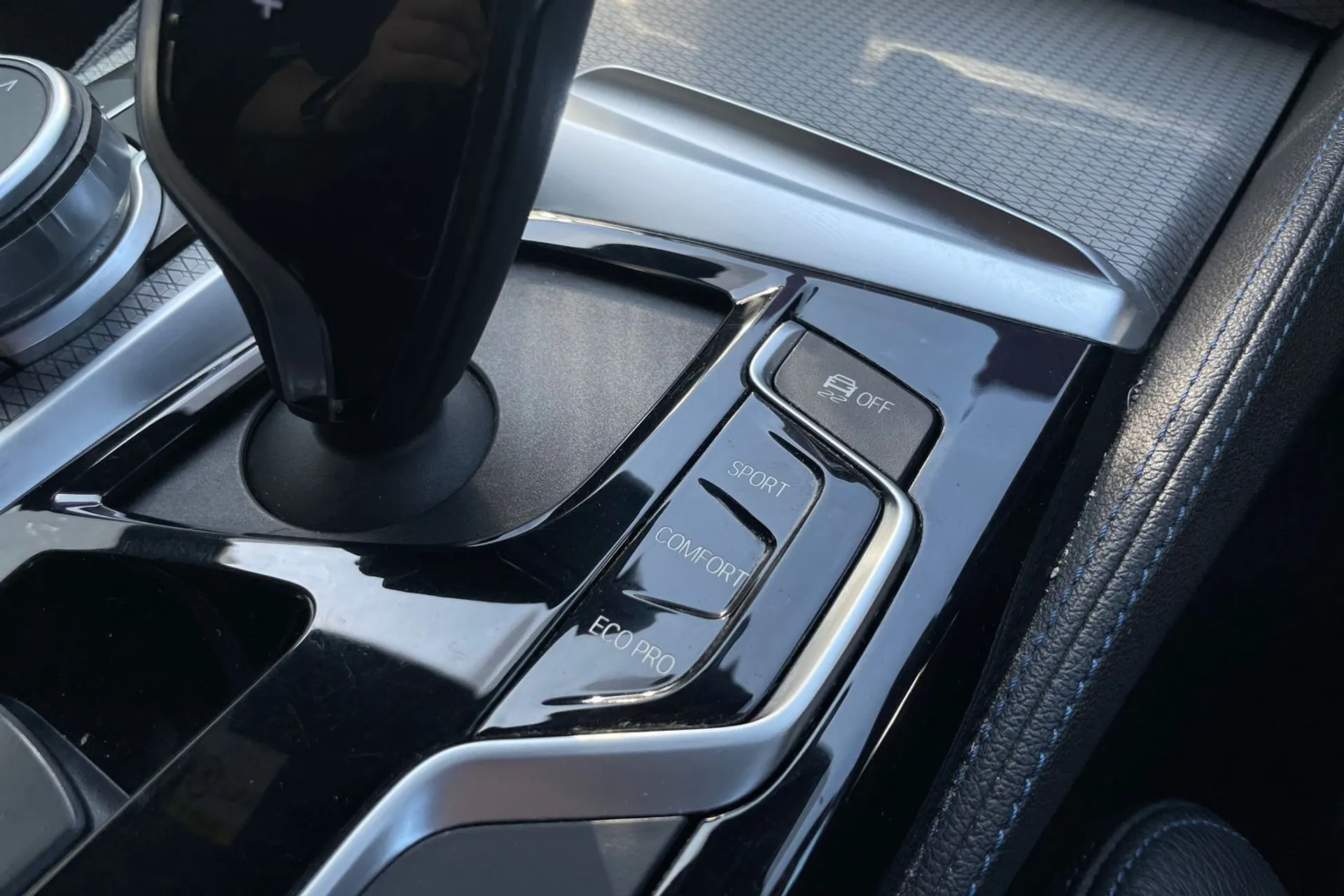 BMW 5 SERIES thumbnail image number 43