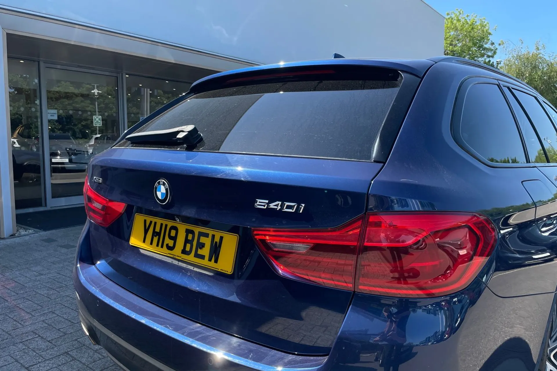 BMW 5 SERIES thumbnail image number 15