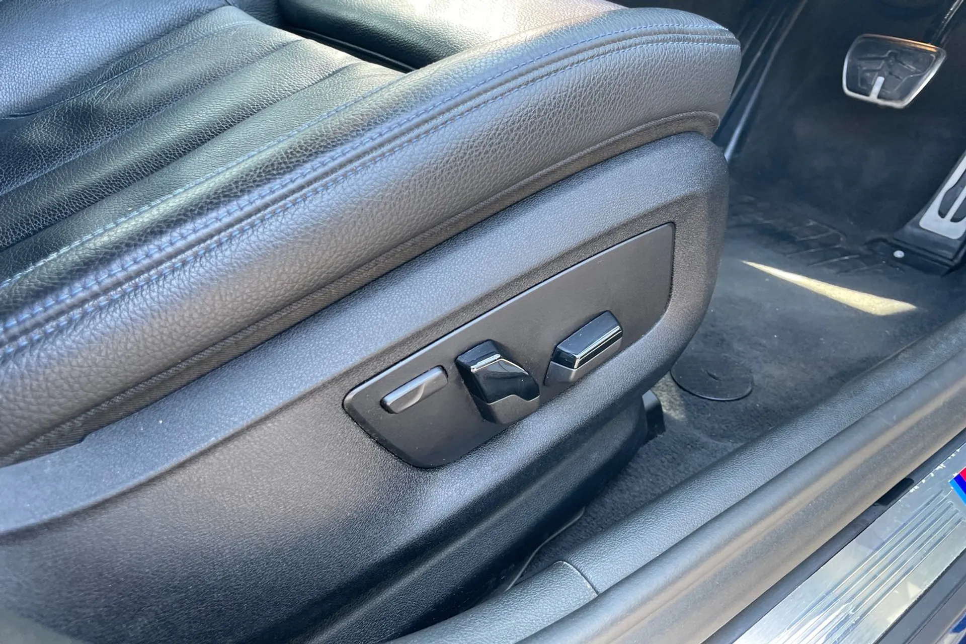 BMW 5 SERIES thumbnail image number 46