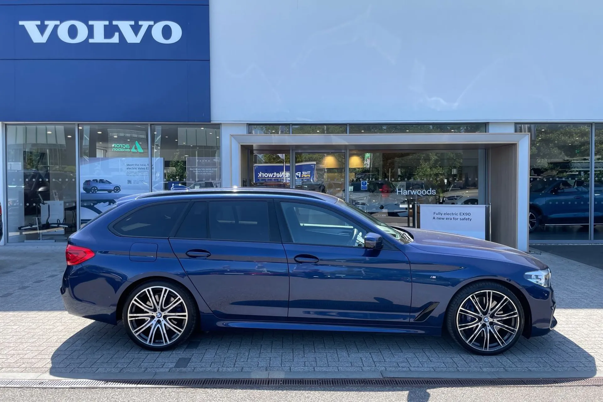 BMW 5 SERIES thumbnail image number 2