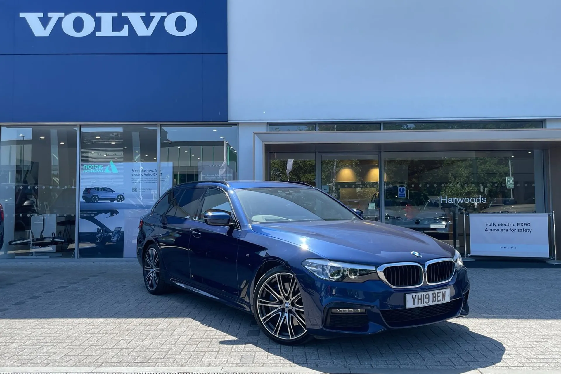 BMW 5 SERIES focused image