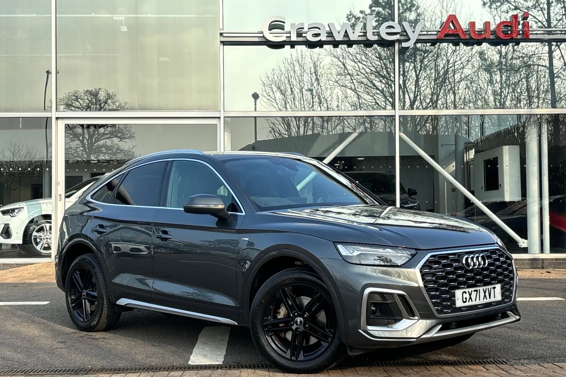 Audi Q5 focused image