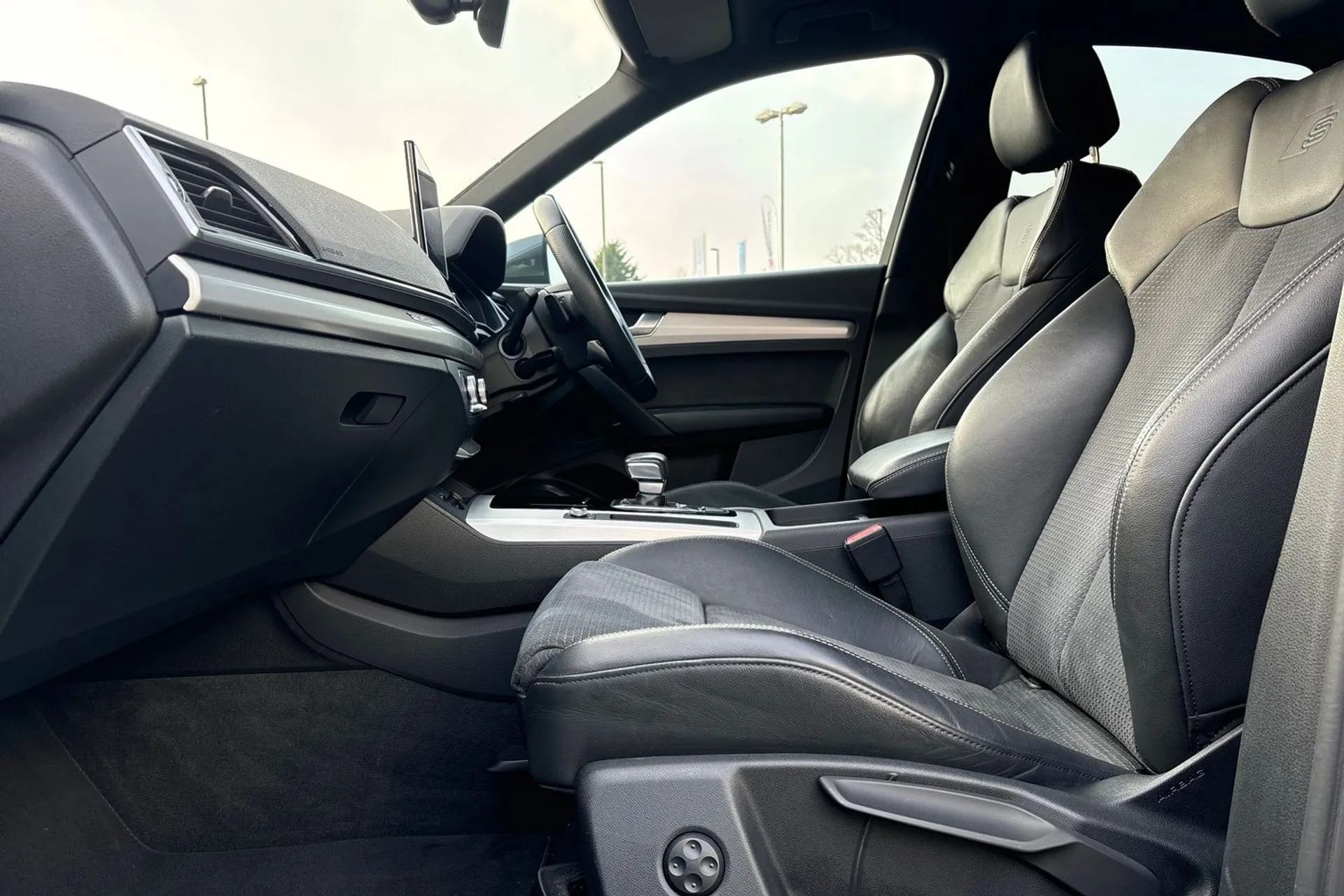 Audi Q5 thumbnail image number 28